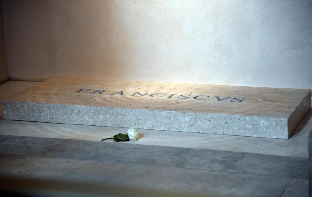 epa12057742 The tomb of Pope Francis at the Papal Basilica of Saint Mary Major in Rome, Italy, 27 April 2025. Pope Francis passed away on Easter Monday, 21 April 2025, at the age of 88.  EPA-EFE/FABIO CIMAGLIA