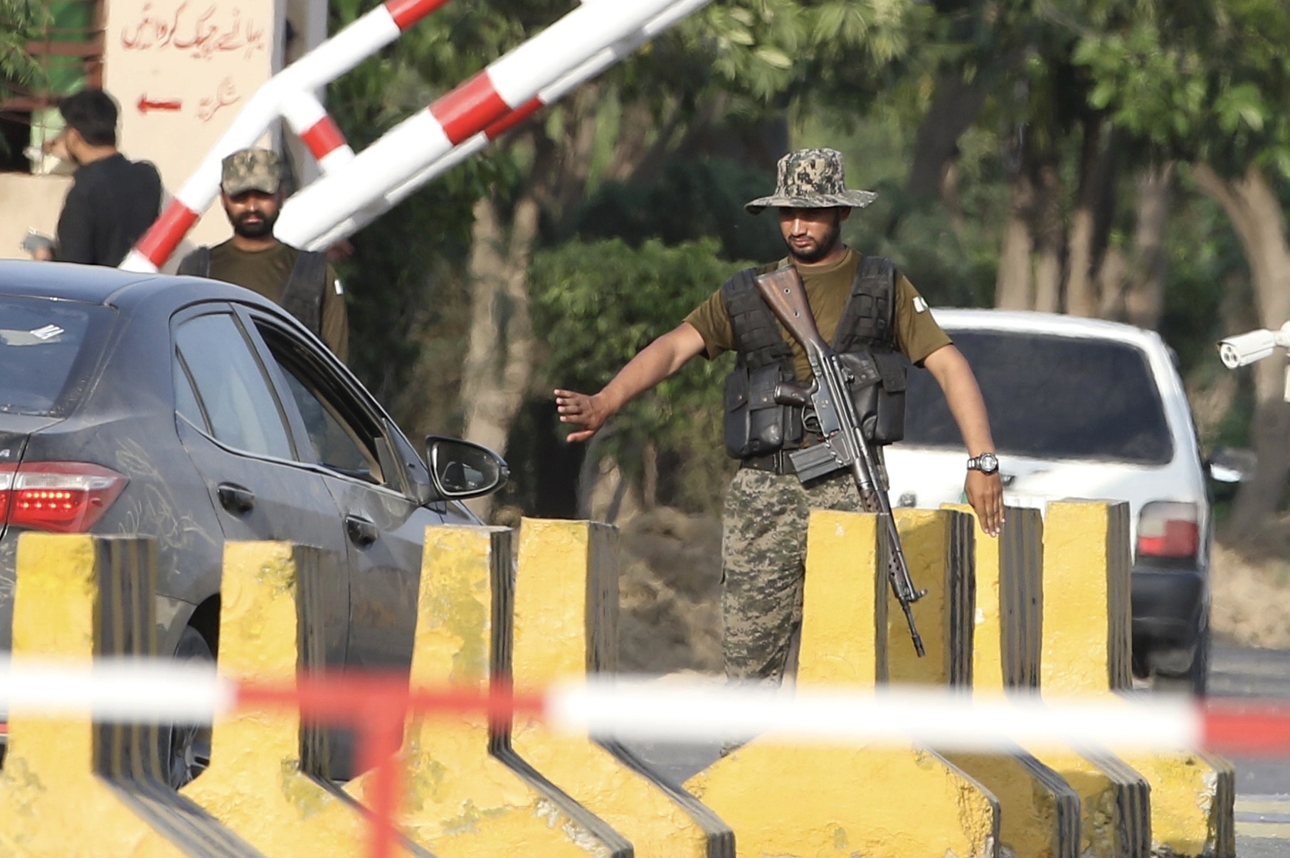 Pakistan boosts security on the Indian border amid diplomatic tensions