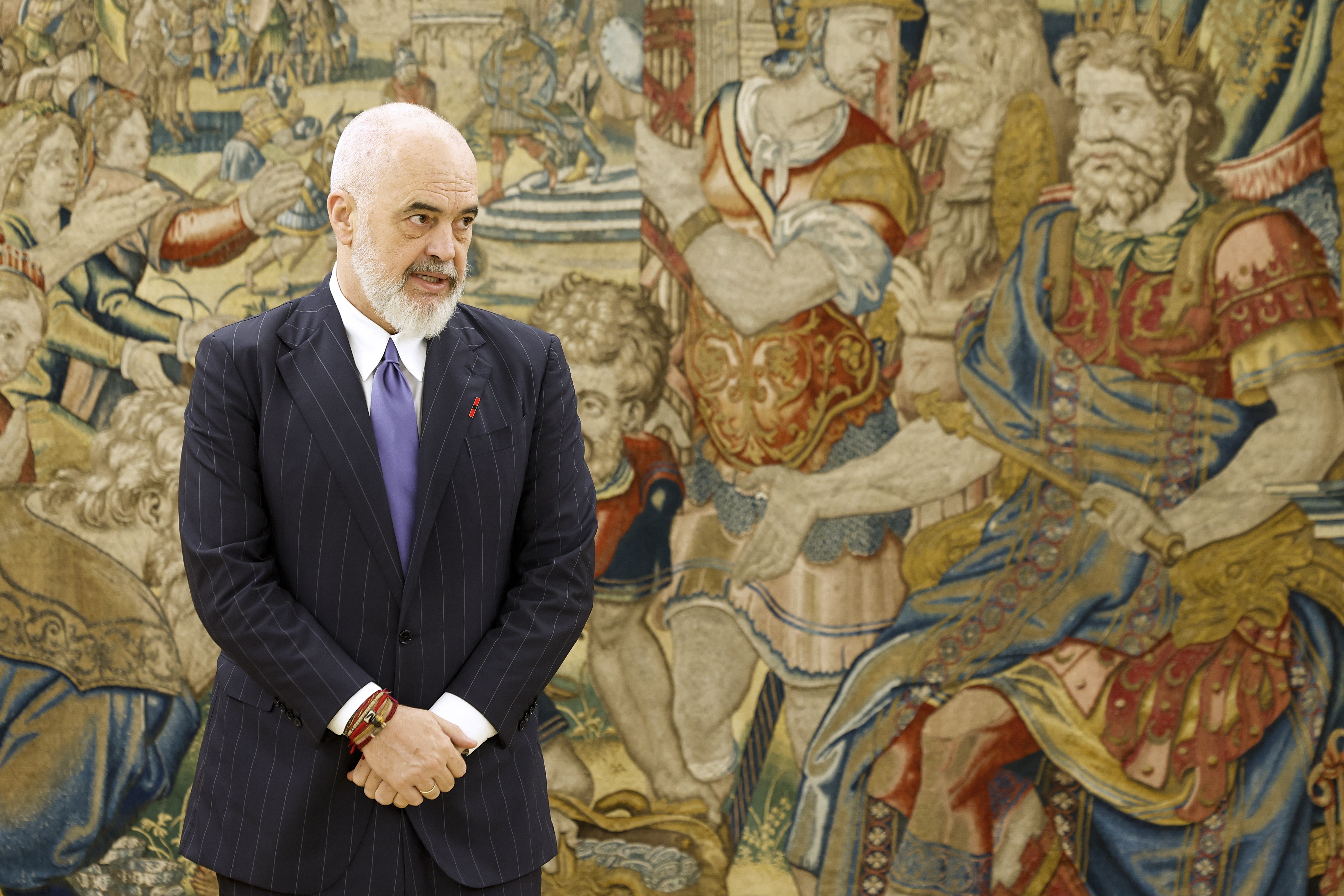 epa11880188 Albanian Prime Minister Edi Rama waits for the arrival of Spain's King before their meeting at La Zarzuela Palace, in Madrid, Spain, 07 February 2025.  EPA-EFE/MARISCAL