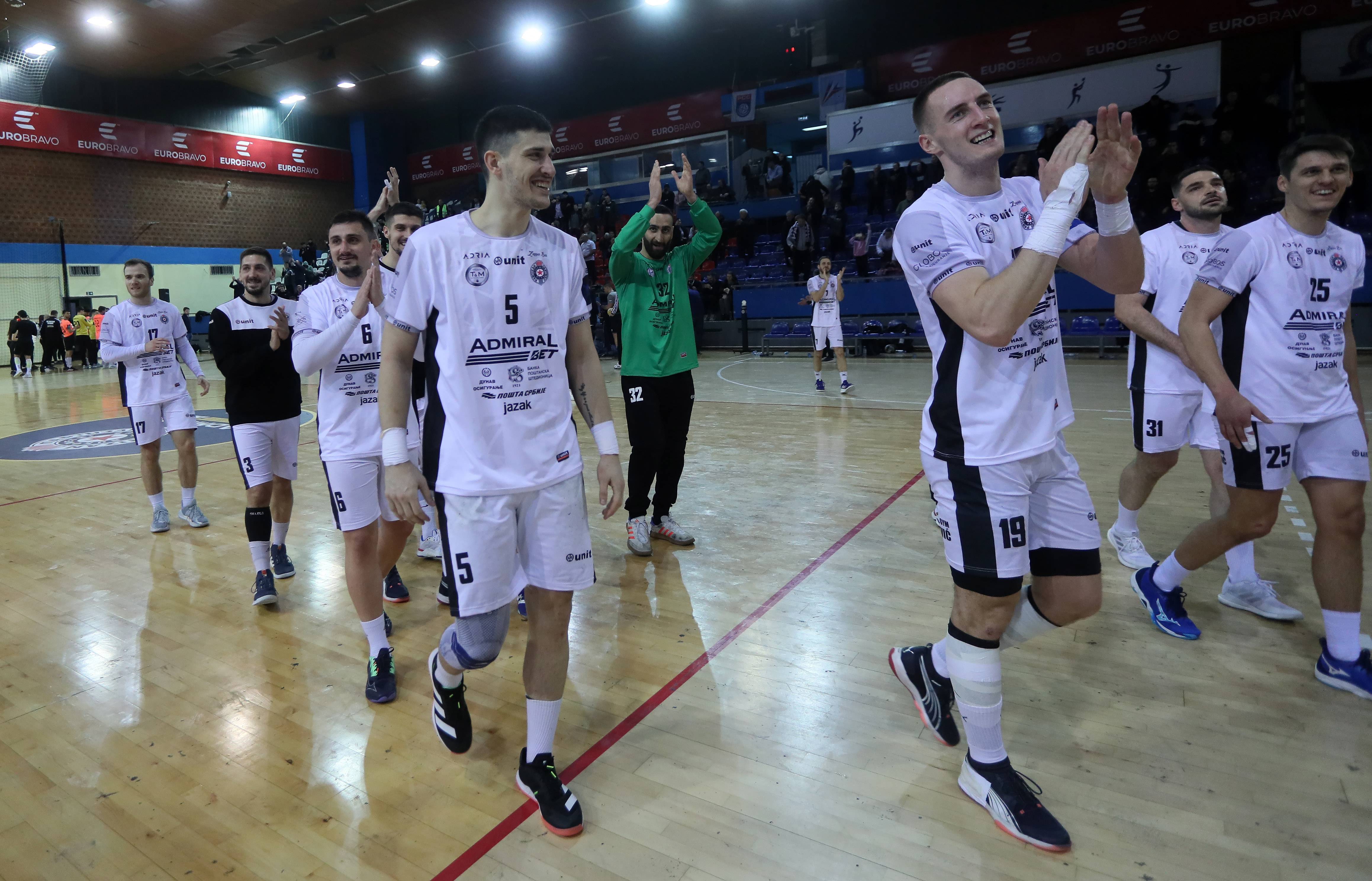 Beograd, 15.02.2025. - Rukometasi Partizana i Diomidisa u akciji tokom druge utakmice osmine finala Evrokupa, veceras u sali SC Vozdovac na Banjici. (BETAPHOTO/BRANISLAV BOZIC)