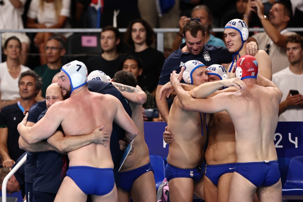 epa11545515 Players of Serbia celebrate after the Men Gold medal match between Serbia and Croatia of the Water Polo competitions in the Paris 2024 Olympic Games, at the Aquatics Centre in Saint Denis, France, 11 August 2024.  EPA-EFE/ANNA SZILAGYI