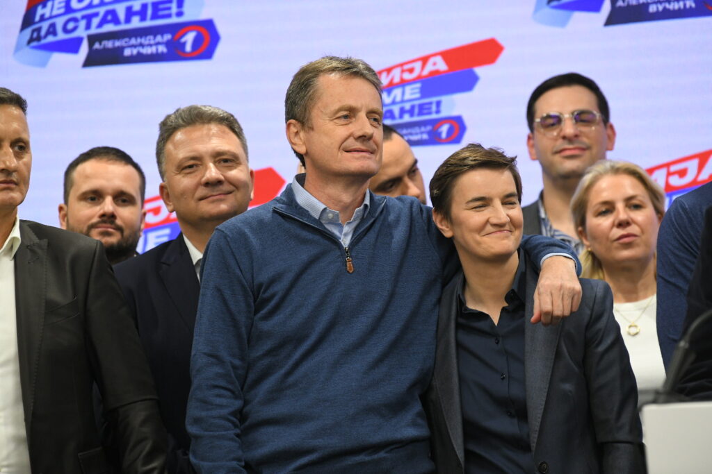 Beograd 17. decembar 2023. Izborna noć, parlamentarni i lokalni Izbori 2023 u Srbiji Izborni stab SNS Srpska napredna stranka Foto:Amir Hamzagić/Nova.rs