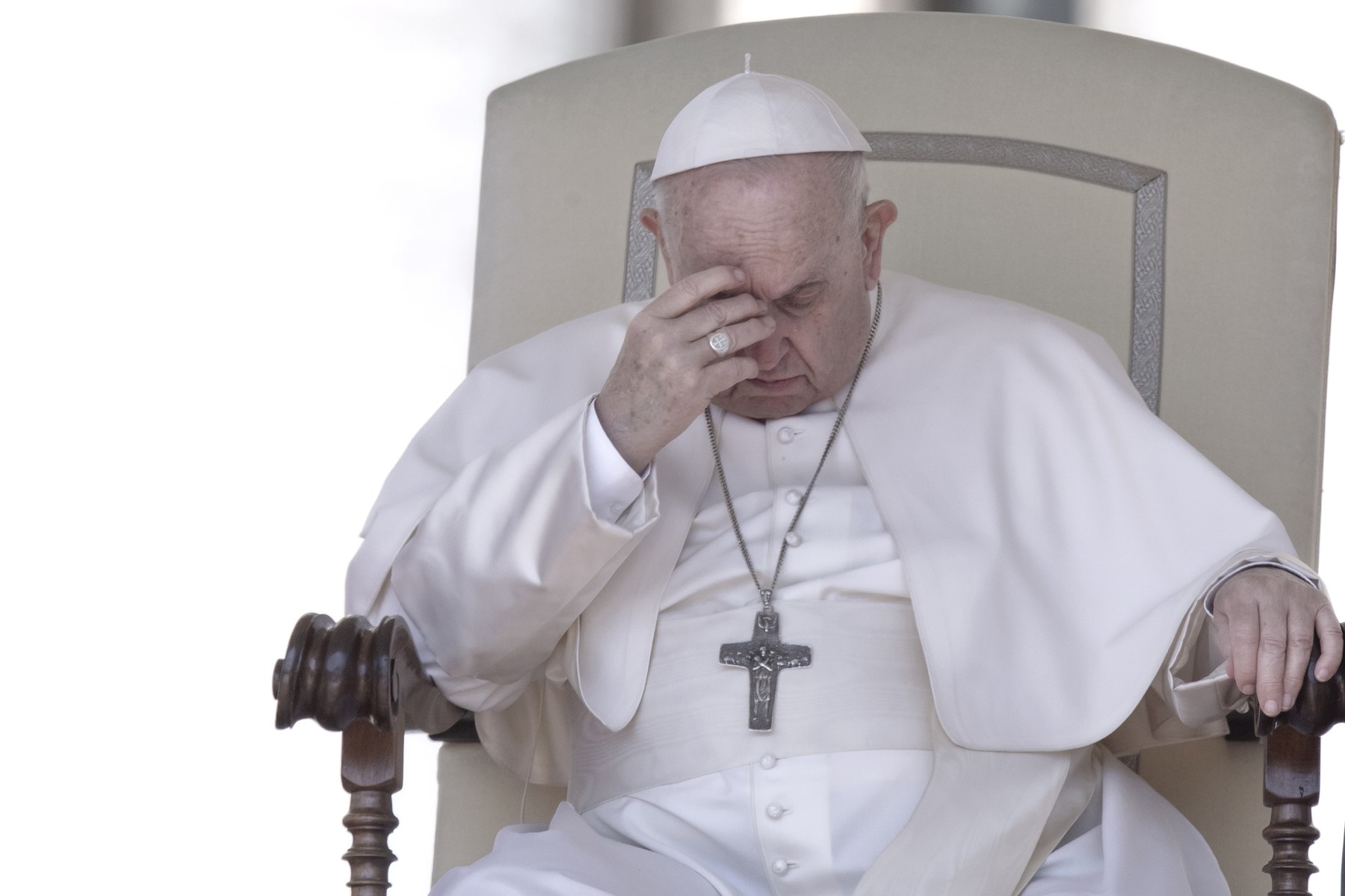 Italy, Rome: Pope Francis (88), has pneumonia in both his lungs and will remain in the hospital