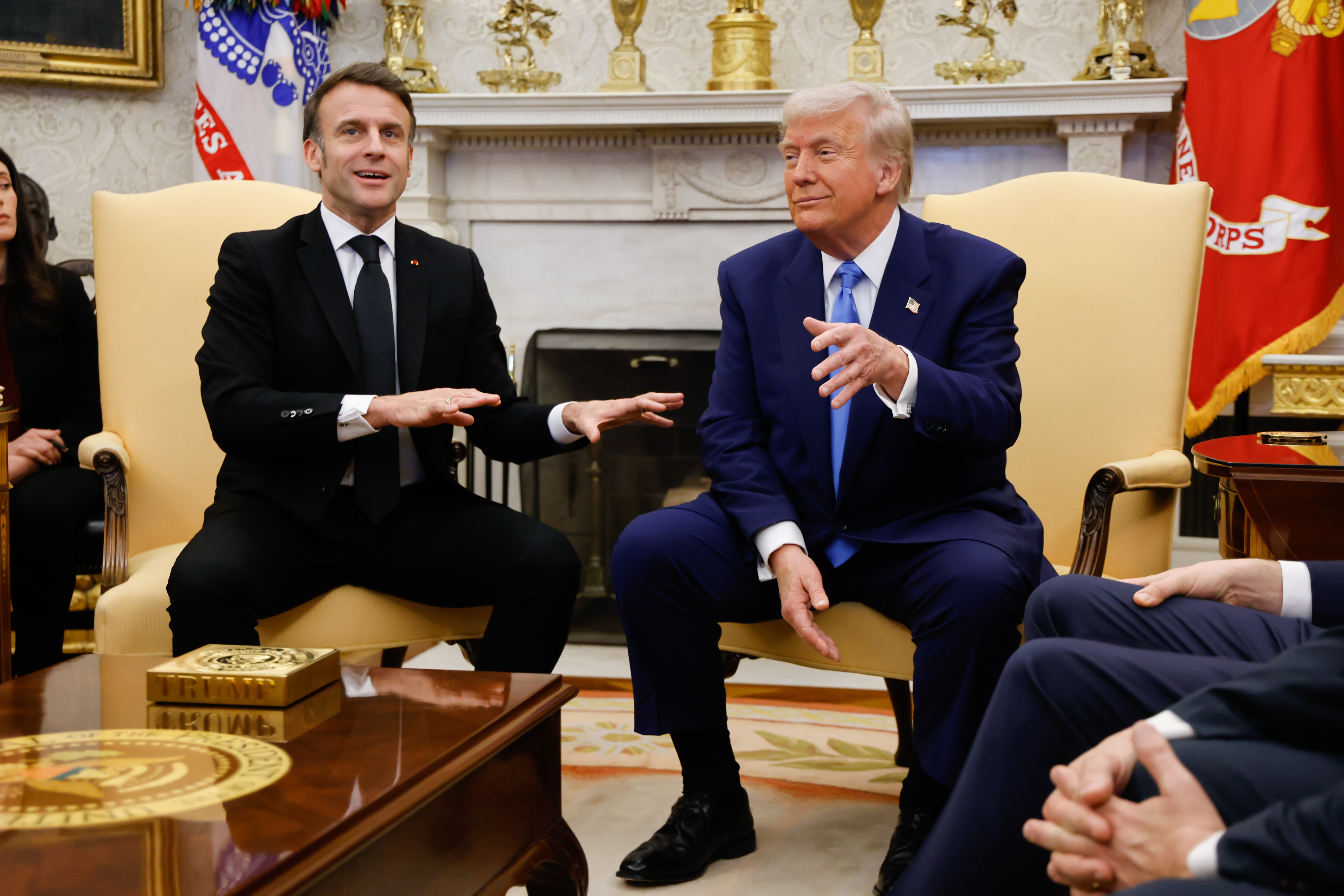 epa11922016 US President Donald Trump (R) meets with French President Emmanuel Macron (L) at the Oval Office of the White House in Washington, DC, USA, 24 February 2025.  EPA-EFE/LUDOVIC MARIN / POOL