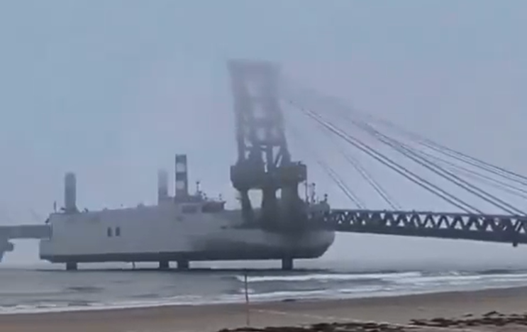 Ogromna kineska barža