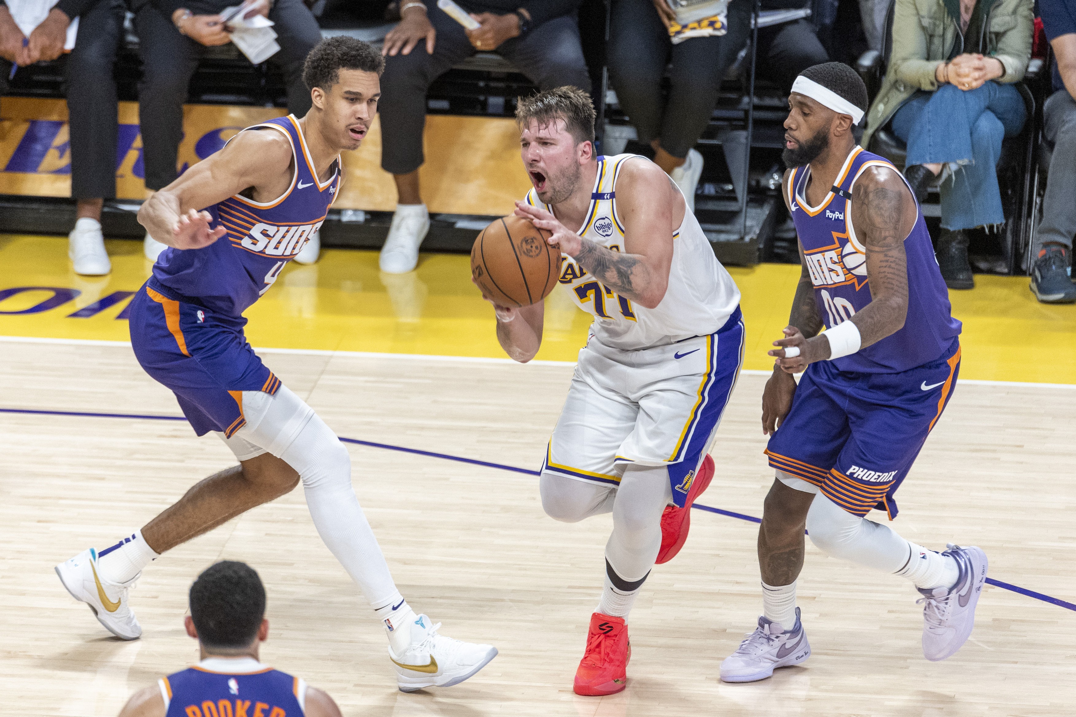 (SP)U.S. LOS ANGELES BASKETBALL NBA LAKERS VS SUNS