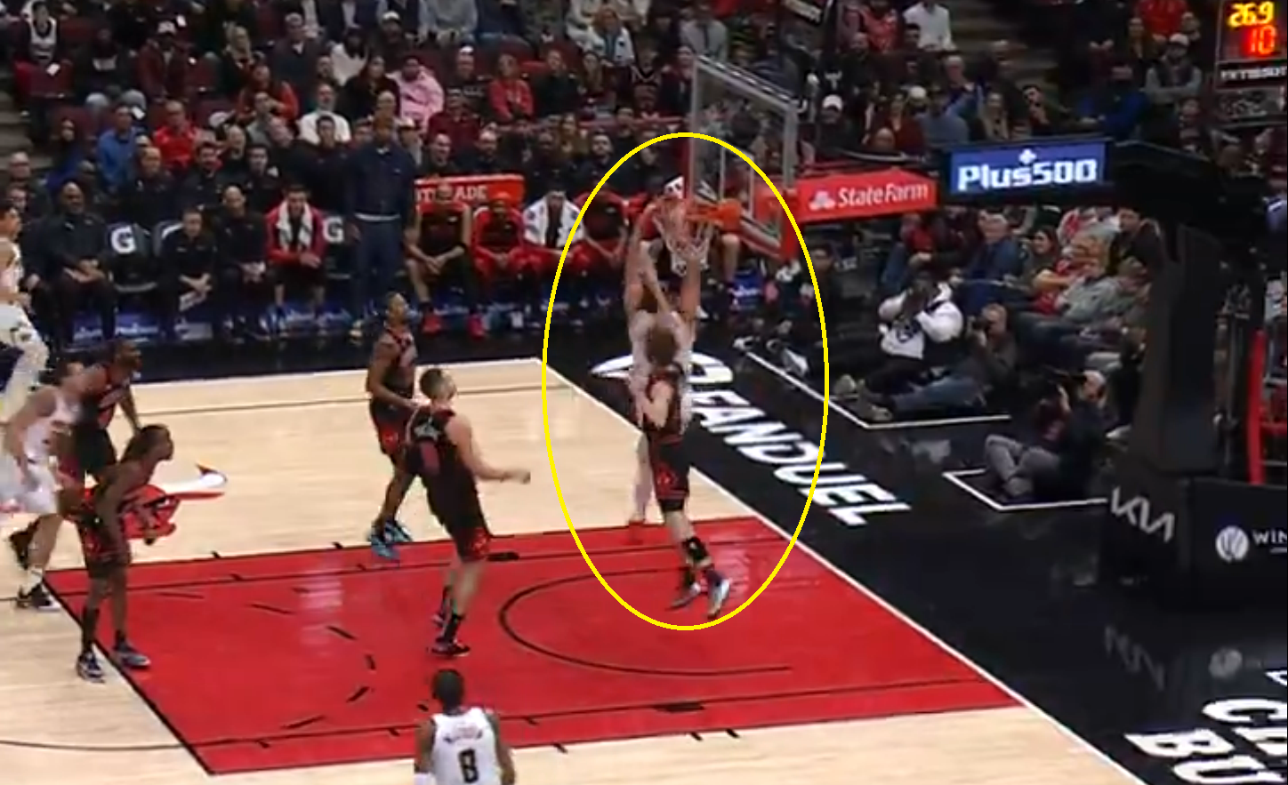 Nikola Jokić zakucava