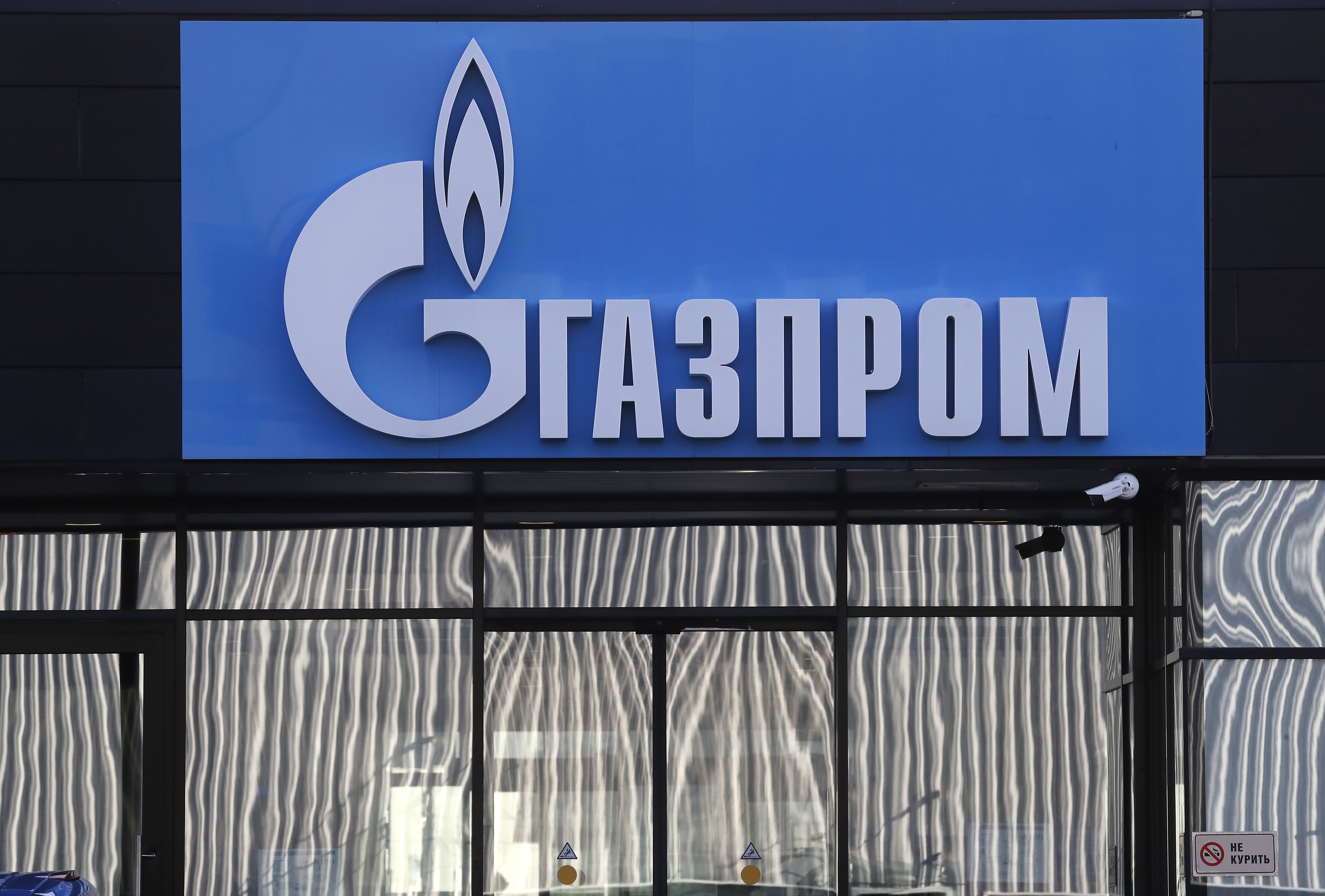 epa10083539 A Gazprom office in St. Petersburg, Russia, 21 July 2022. Gas deliveries through Russia-Germany pipeline Nord Stream 1 resumed on 21 July following a scheduled 10-days maintenance pause.  EPA-EFE/ANATOLY MALTSEV