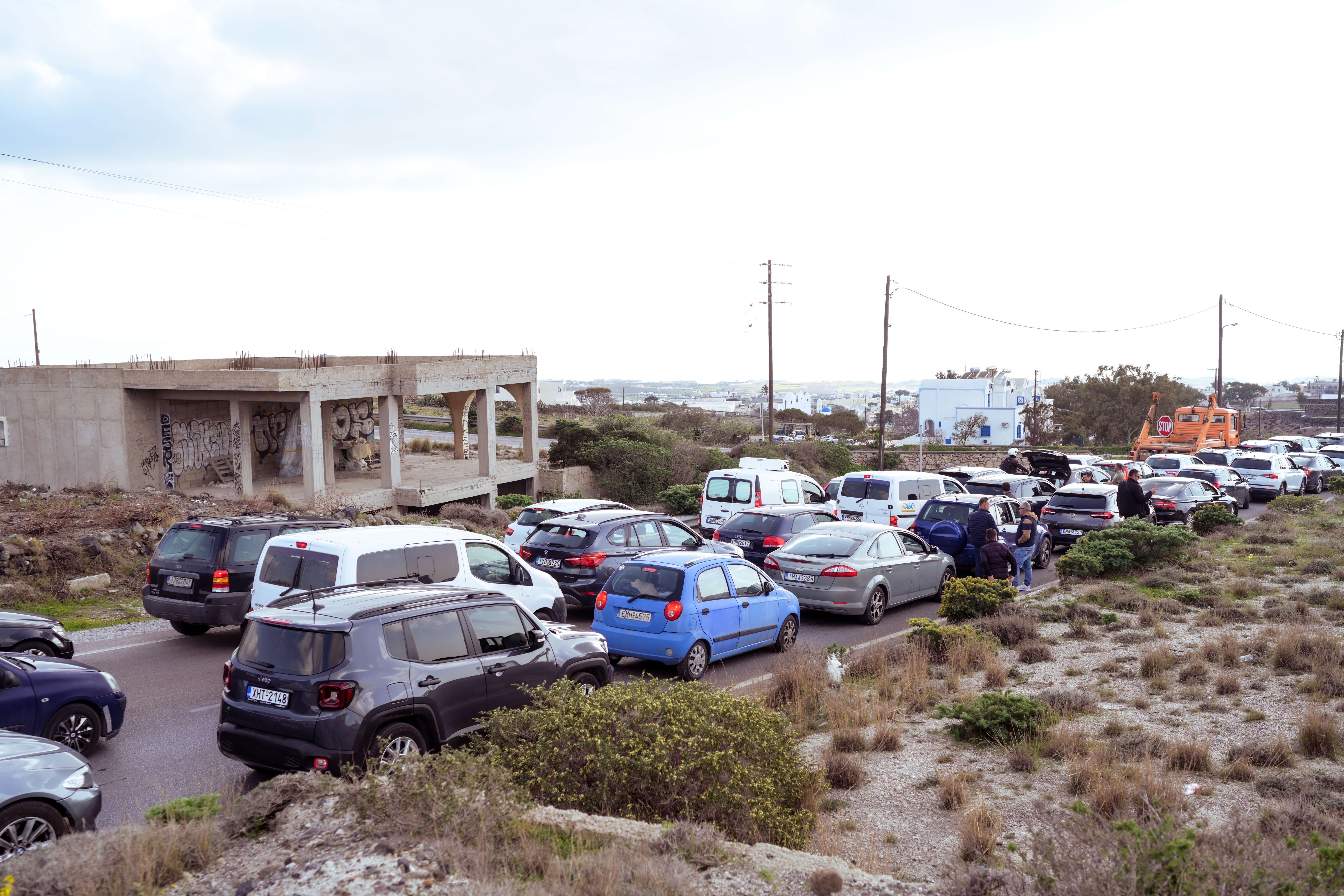 Continuous seismic activity between Santorini and Amorgos