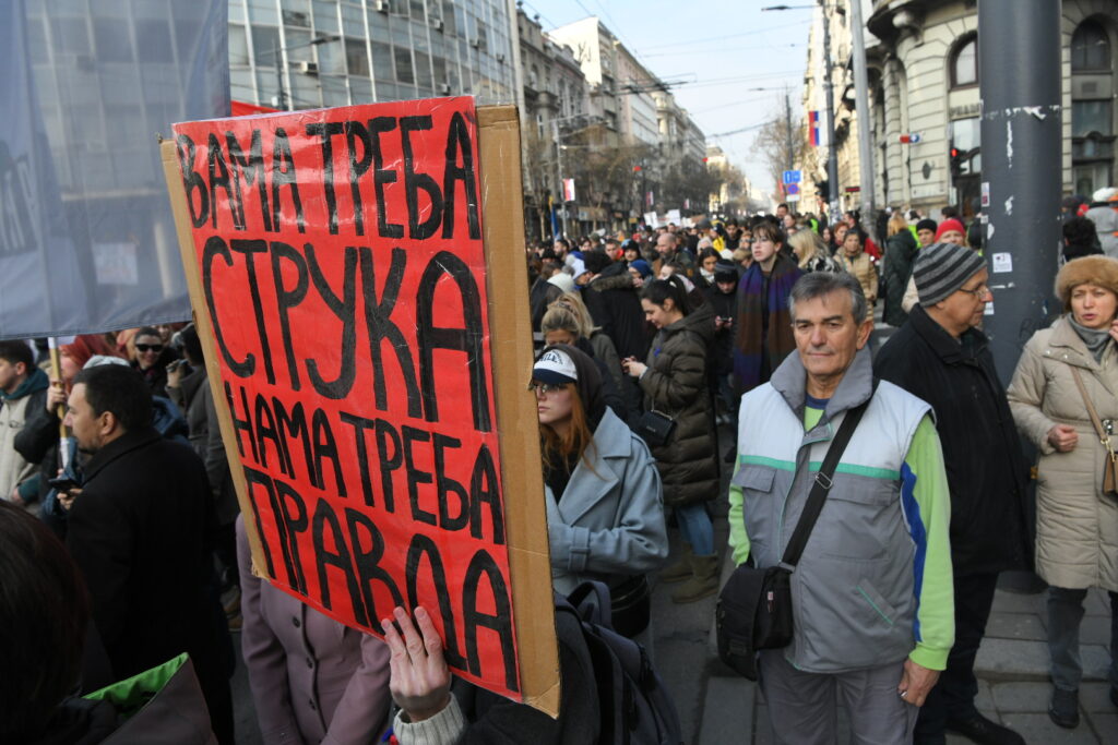 Beograd 05.02.2025. Protest ispred ministarstva prosvete, protest prosvetni radnici studenti đaci