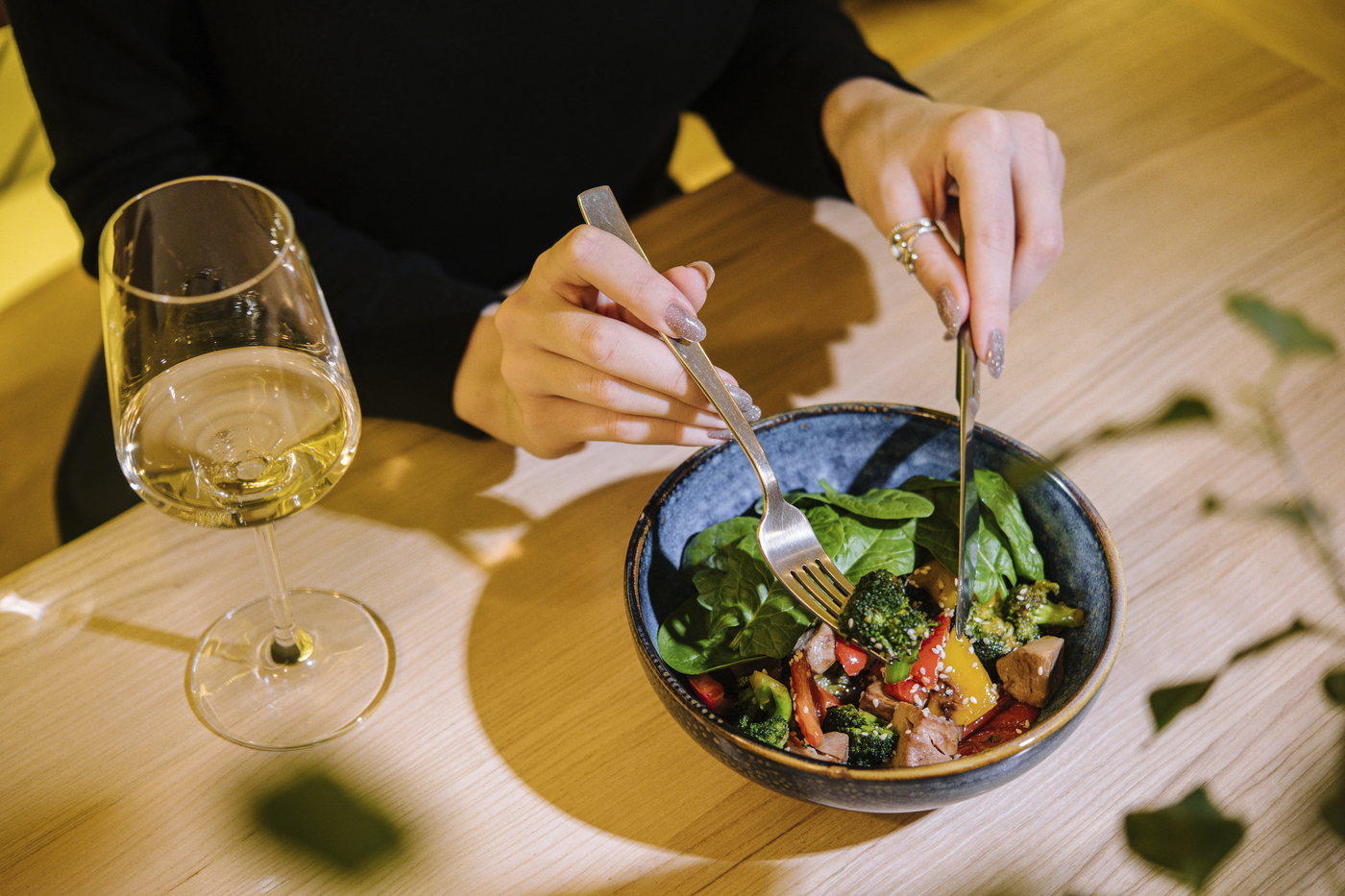 Food, Girl eats warm salad with meat,Image: 1019530267, License: Royalty-free, Restrictions: , Model Release: no, Credit line: Anton Dobrea / imageBROKER / Profimedia