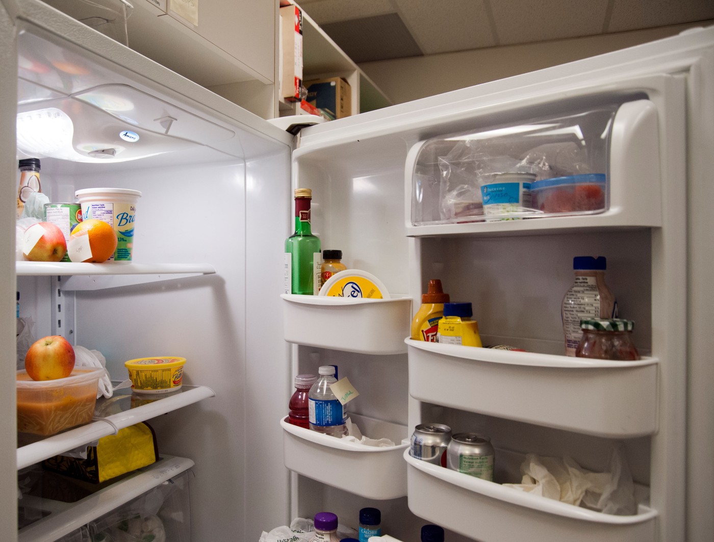Open door of fridge showing shelves filled with food,Image: 117131948, License: Rights-managed, Restrictions: , Model Release: no, Credit line: Marlene Ford / Alamy / Profimedia