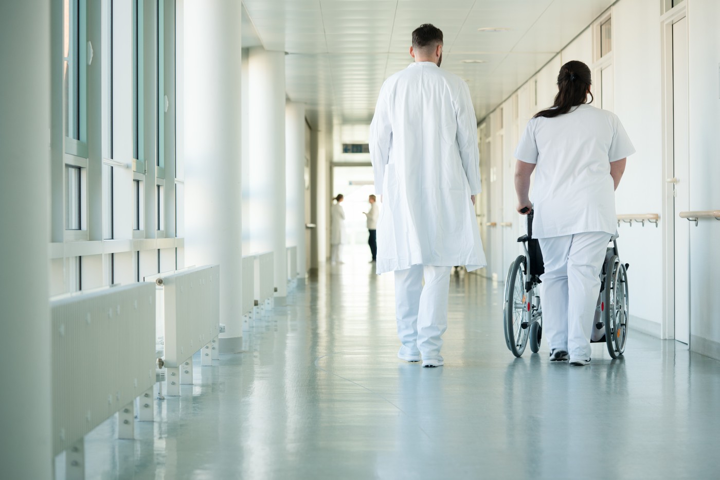 Doctor and nurse pushing wheelchair with woman patient in hospital,Image: 727154026, License: Royalty-free, Restrictions: , Model Release: no, Credit line: Arne Trautmann / Panthermedia / Profimedia