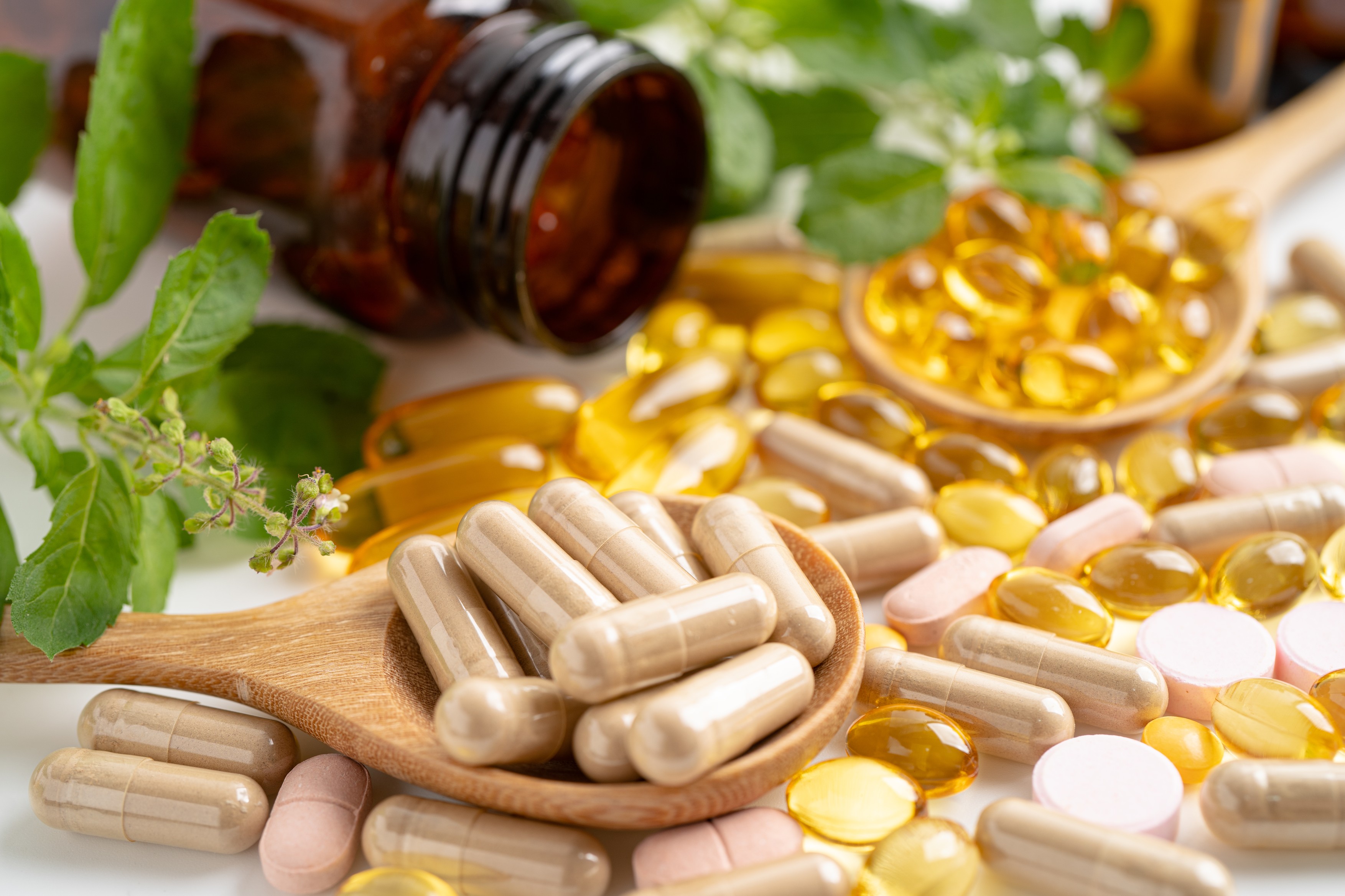 Alternative medicine herbal organic capsule,  mineral,  drug with herbs leaf natural supplements for healthy good life.,Image: 903065867, License: Royalty-free, Restrictions: , Model Release: no, Credit line: sasirin pamai / Panthermedia / Profimedia