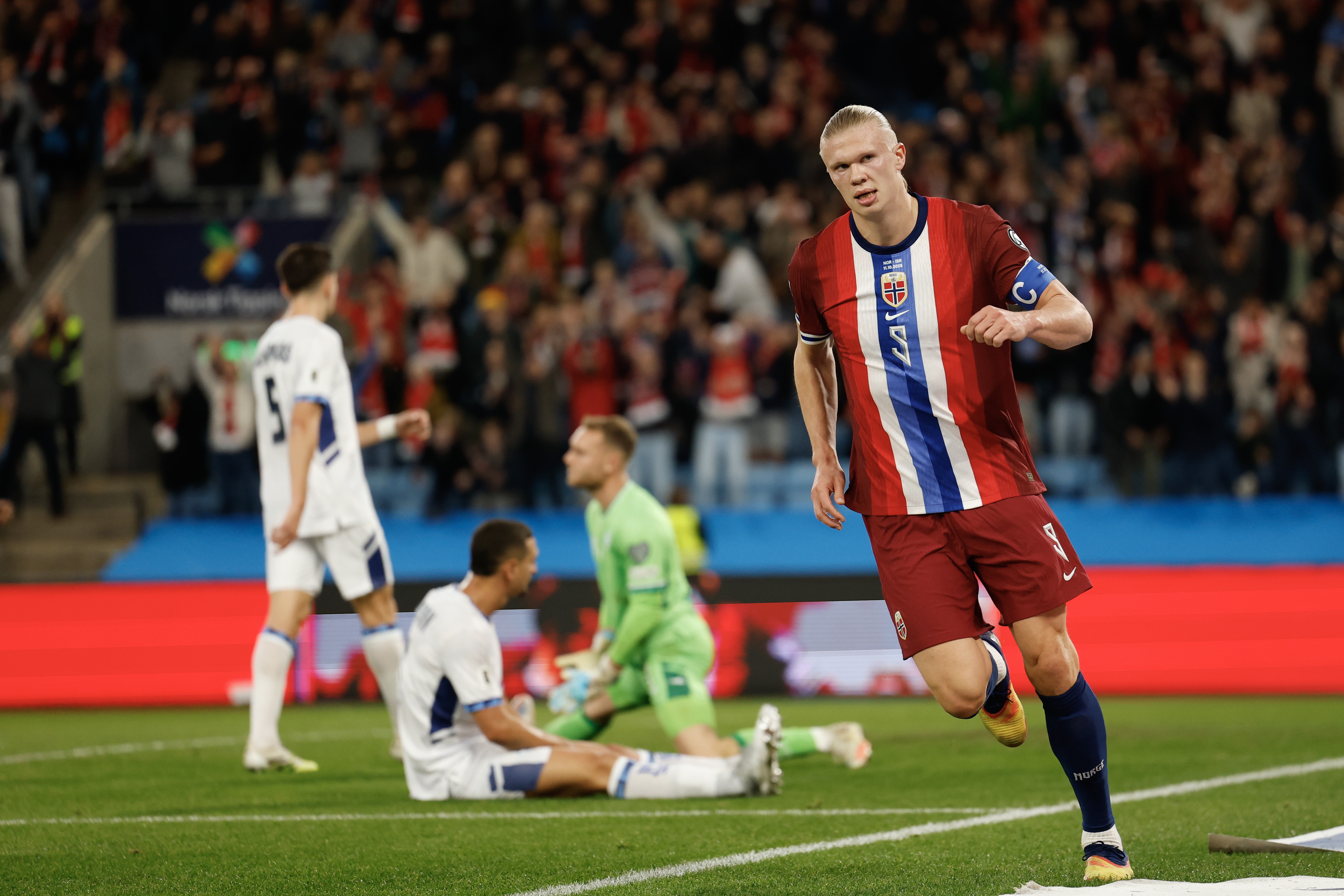 epa12447118 Norway's Erling Braut Haaland scores the 2-0 goal in action during the 2026 FIFA World Cup qualifying soccer match between Norway and Israel in Oslo, Norway, 11 October 2025.  EPA/Jonas Been Henriksen  NORWAY OUT