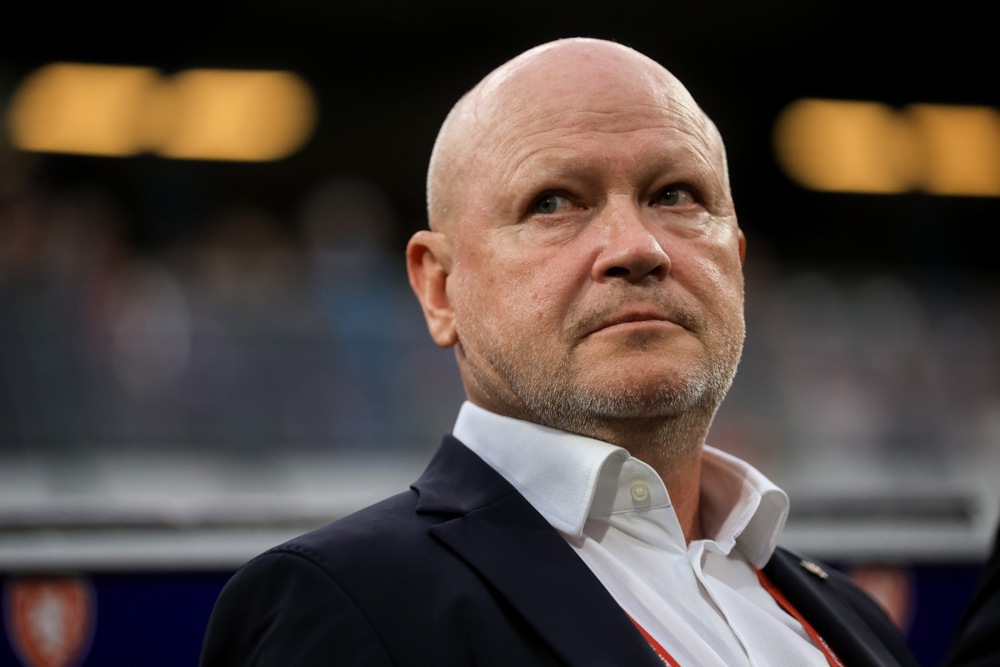 epa12161000 Czech head coach Ivan Hasek looks on before the FIFA World Cup 26 qualification match between the Czech Republic and Montenegro in Plzen, Czech Republic, 06 June 2025.  EPA/MARTIN DIVISEK