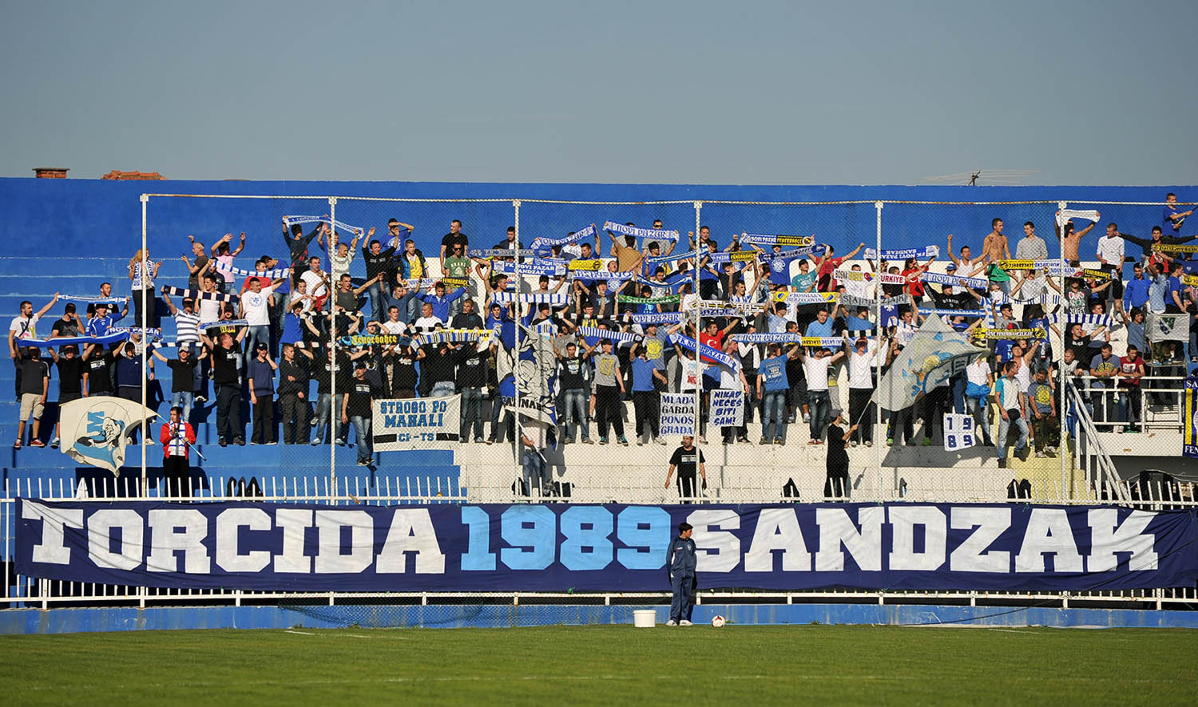 Fudbal Super liga season 2013-2014
Novi Pazar v Donji Srem 
Vatreni navijaci FK Novi Pazar
Novi Pazar, 26.10.2013
foto: Emir Sadovic/Starsportphoto ©