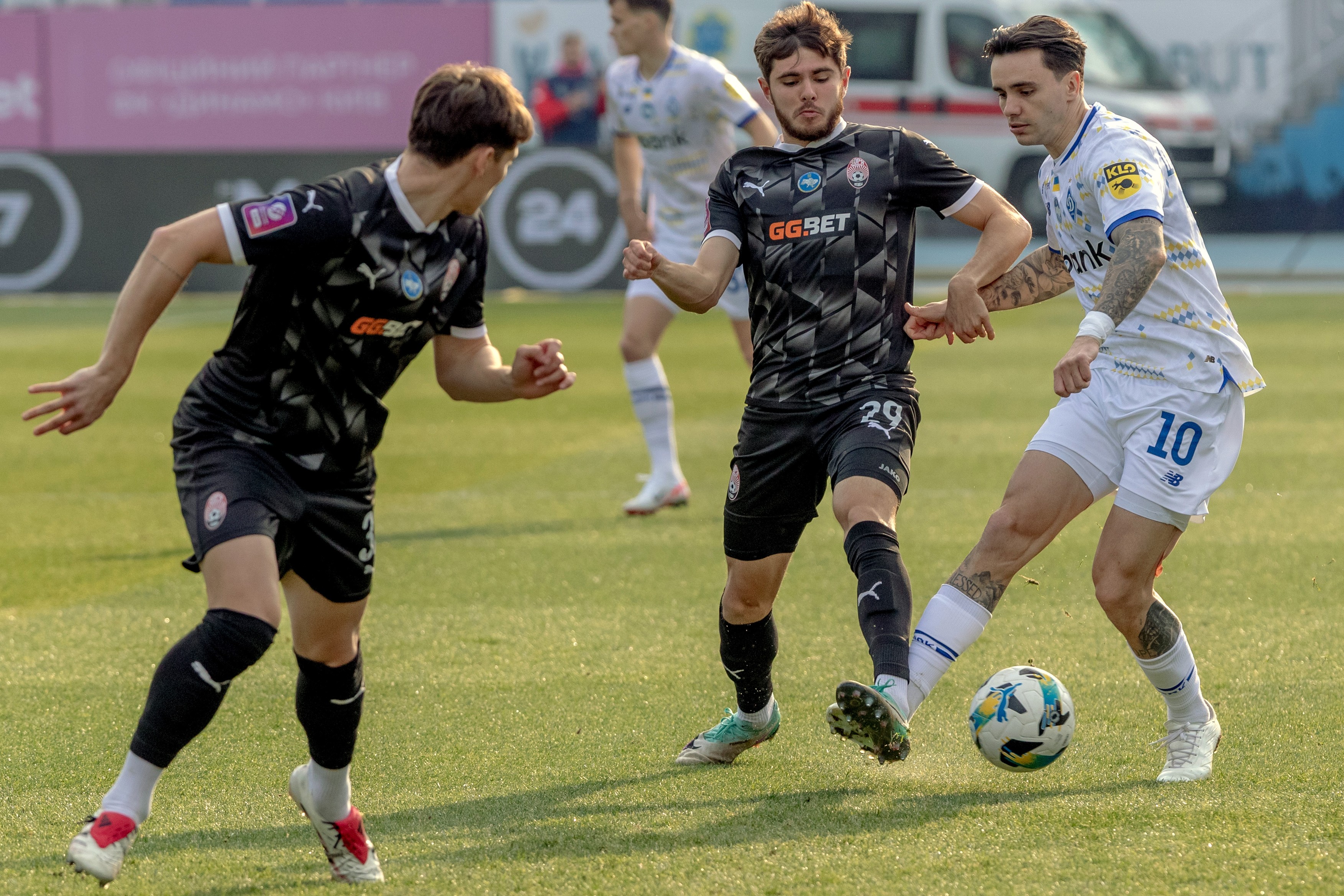 Dynamo and Zorya play to 2-2 draw in Ukrainian Premier League match in Kyiv