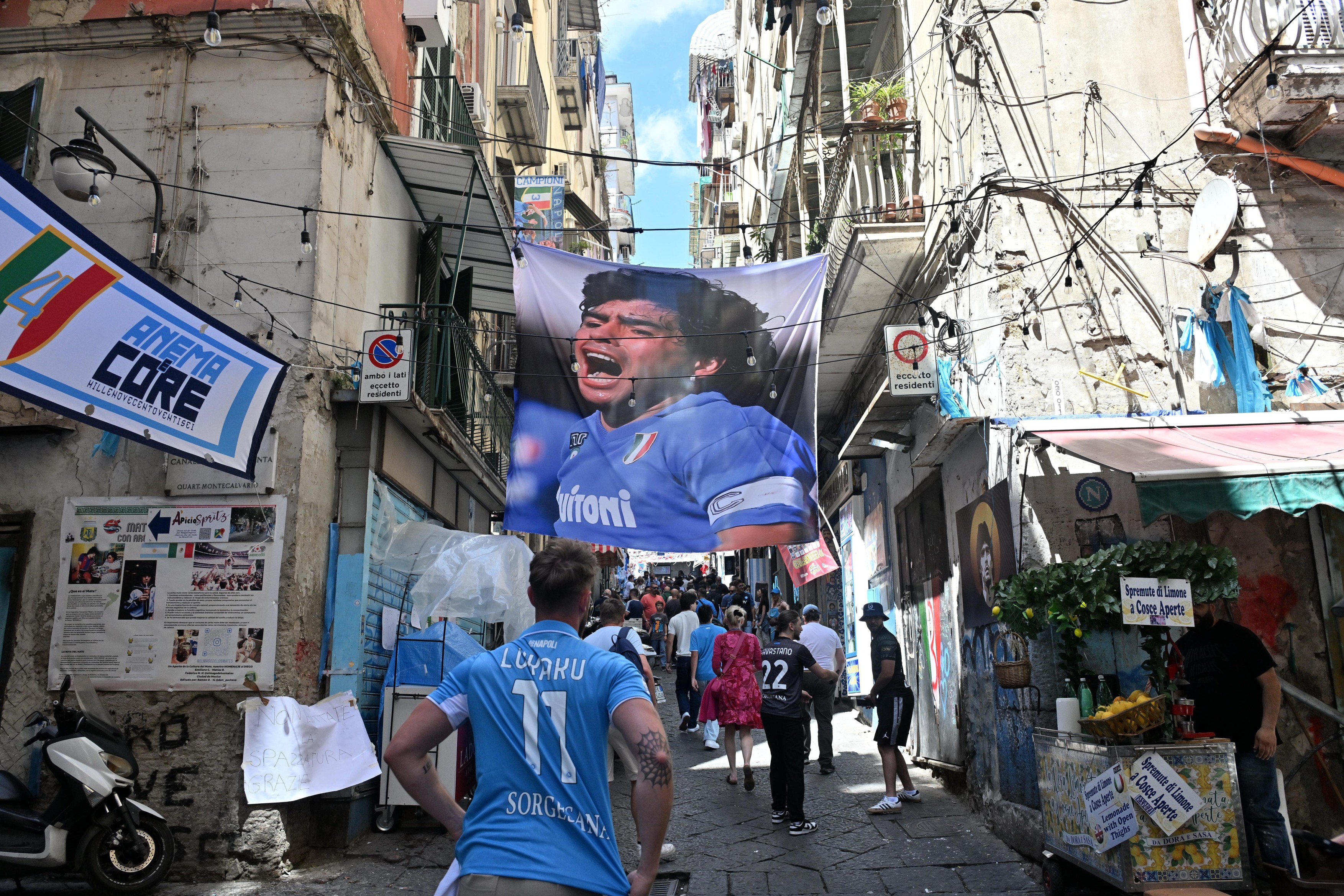 Preparations for a possible victory of Napoli Calcio's 4th scudetto