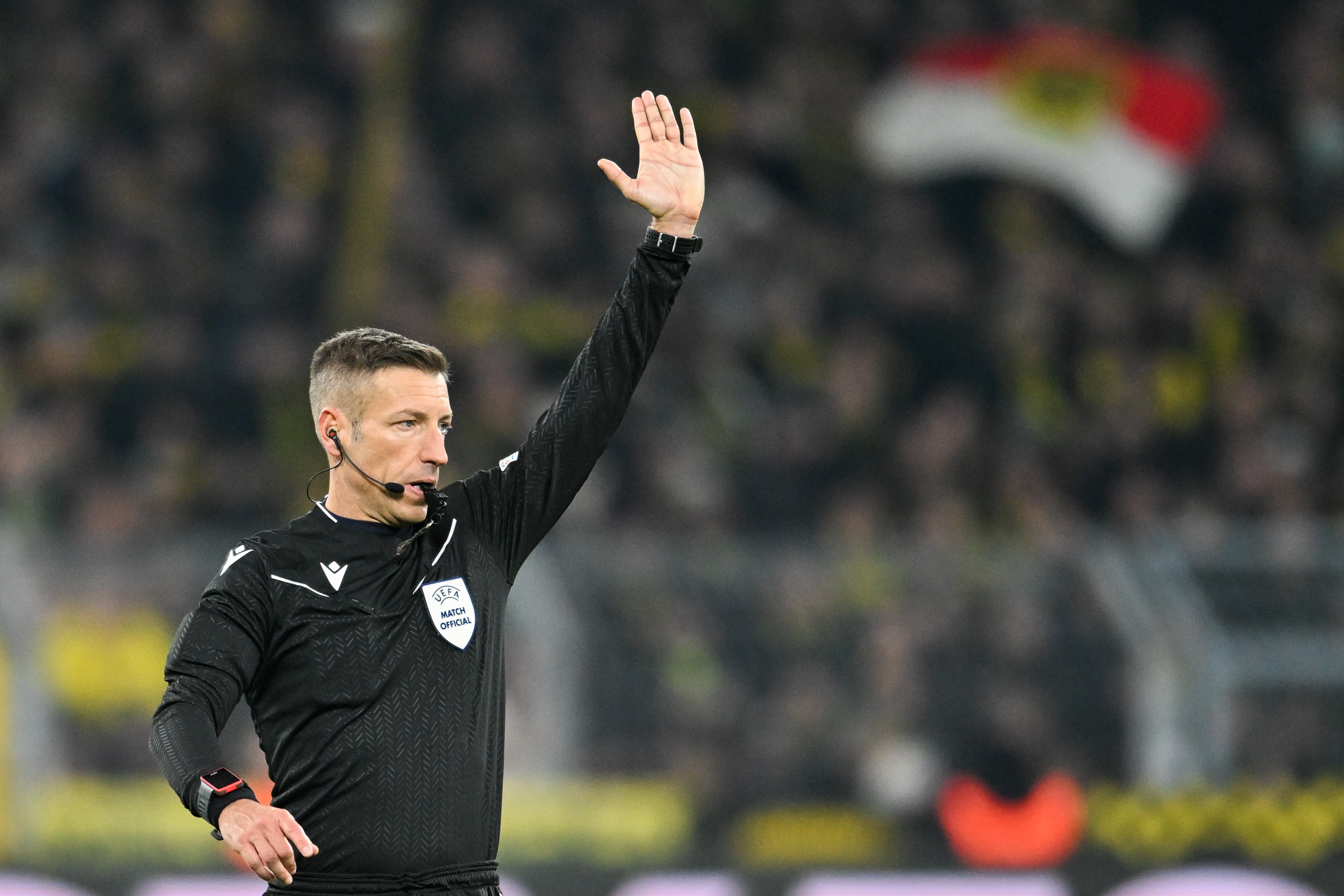 epa11908322 Referee Davide Massa gestures during a VAR check during the UEFA Champions League knockout phase play-offs 2nd leg match Borussia Dortmund against Sporting CP, in Dortmund, Germany, 19 February 2025.  EPA-EFE/FABIAN STRAUCH