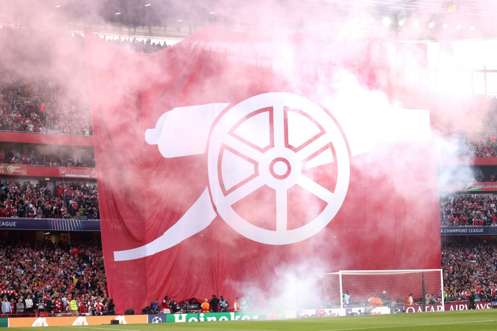 epa12063457 Arsenal fans unfurl a banner before the UEFA Champions League semi-finals, 1st leg soccer match between Arsenal FC and Paris Saint-Germain, in London, Britain, 29 April 2025.  EPA-EFE/NEIL HALL