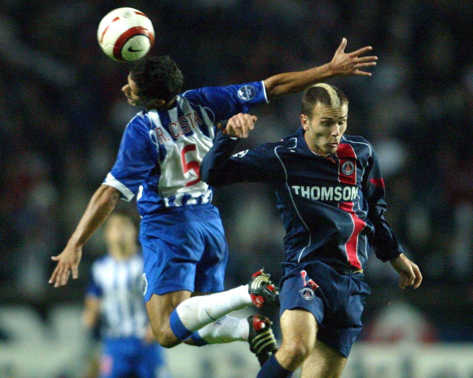 epa000298276 Paris Saint-Germain's Danijel Ljuboja (R) fights for the ball with FC Porto player Costinha (L) during their Champions League match at Parc des Princes Stadium, in Paris Wednesday 20 September 2004.  EPA/OLIVIER HOSLET