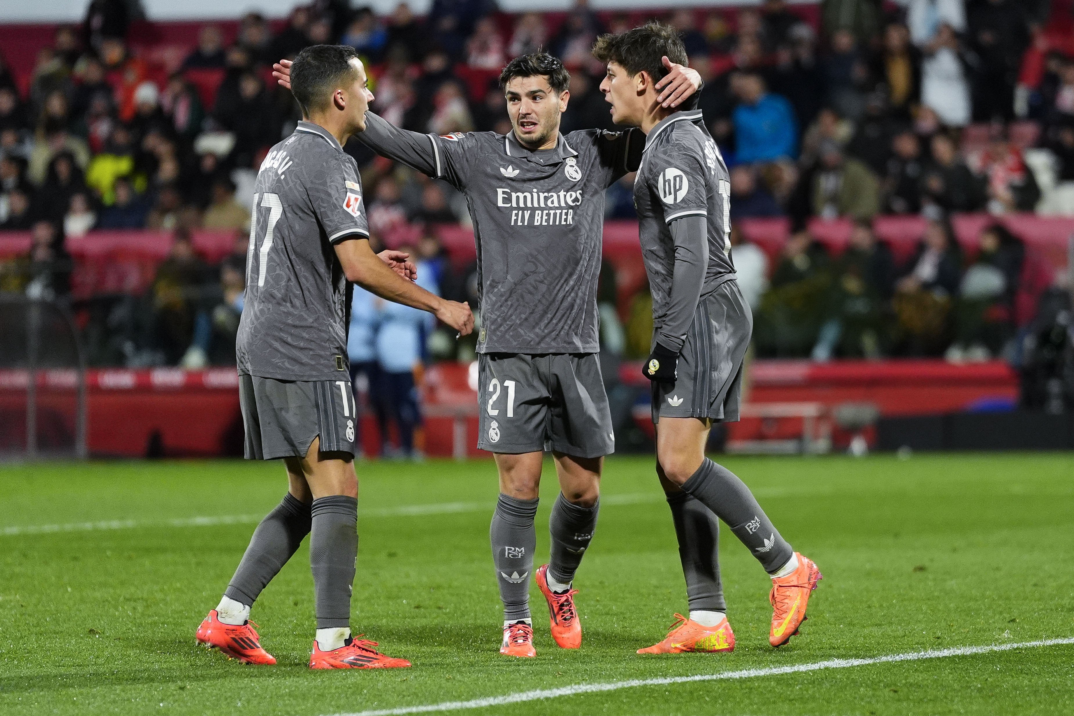 epa11763550 Real Madrid's Arda Guler (R) celebrates with his teammates after scoring the 0-2 goal during the Spanish LaLiga soccer match between Girona FC and Real Madrid, in Girona, Spain, 07 December 2024.  EPA-EFE/Siu Wu