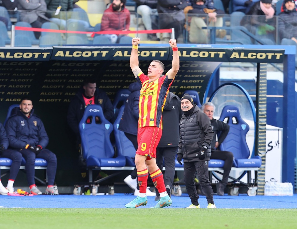 epa11818687 Nikola Krstovic of Lecce celebrates after scoring the 0-2 goal during the Italian Serie A soccer match between Empoli FC and US Lecce, in Empoli, Italy, 11 January 2025.  EPA-EFE/CLAUDIO GIOVANNINI