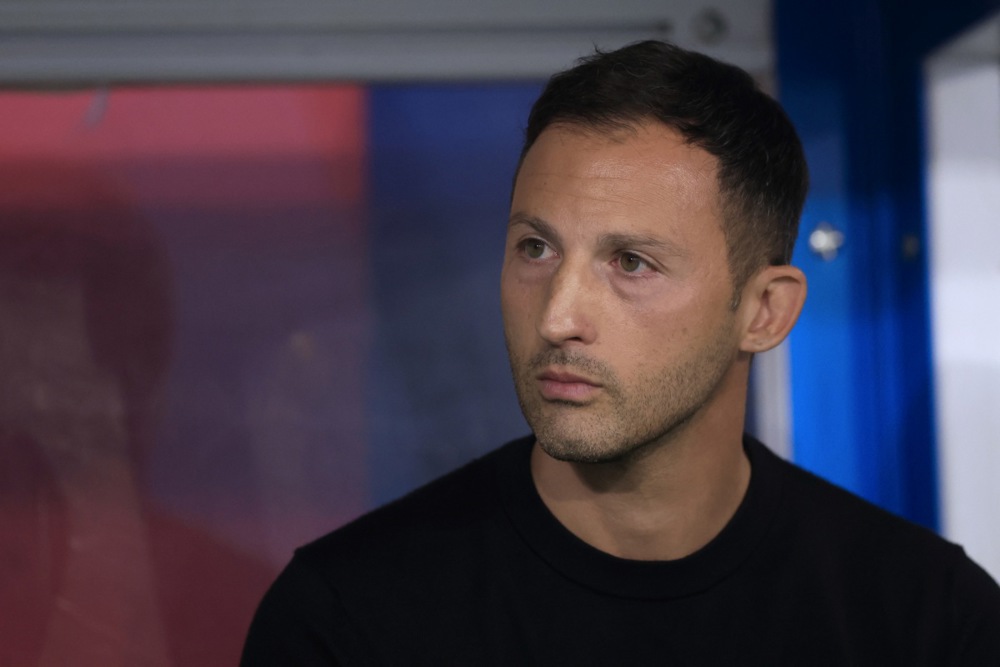 epa11595001 Belgium’s head coach Domenico Tedesco looks on during the UEFA Nations League group B soccer match between France and Belgium in Lyon, France, 09 September 2024.  EPA-EFE/GUILLAUME HORCAJUELO