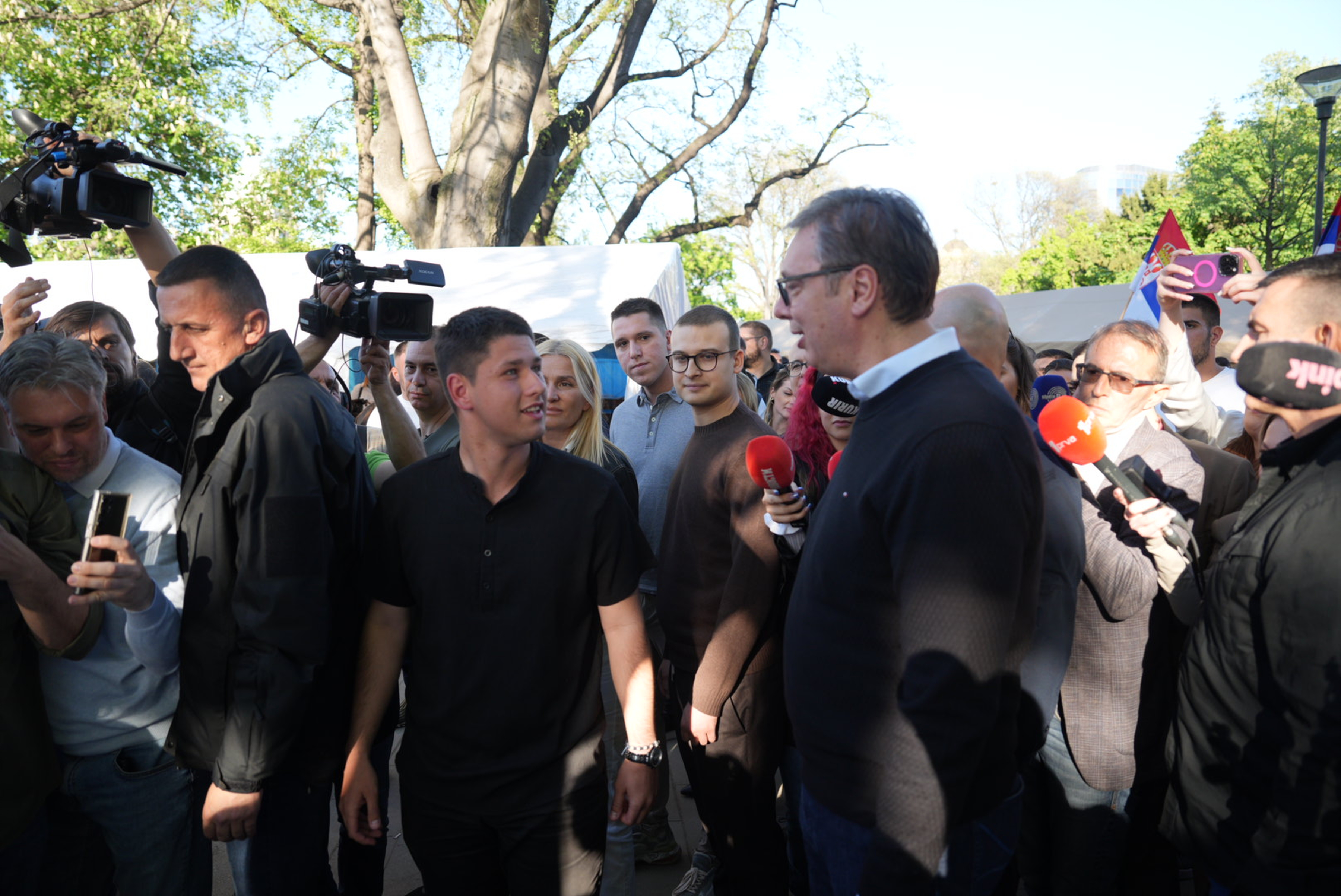 President of the Republic of Serbia Aleksandar Vucic visited students who want to study in Pioneer Park on Good Friday and brought them colored Easter eggs.