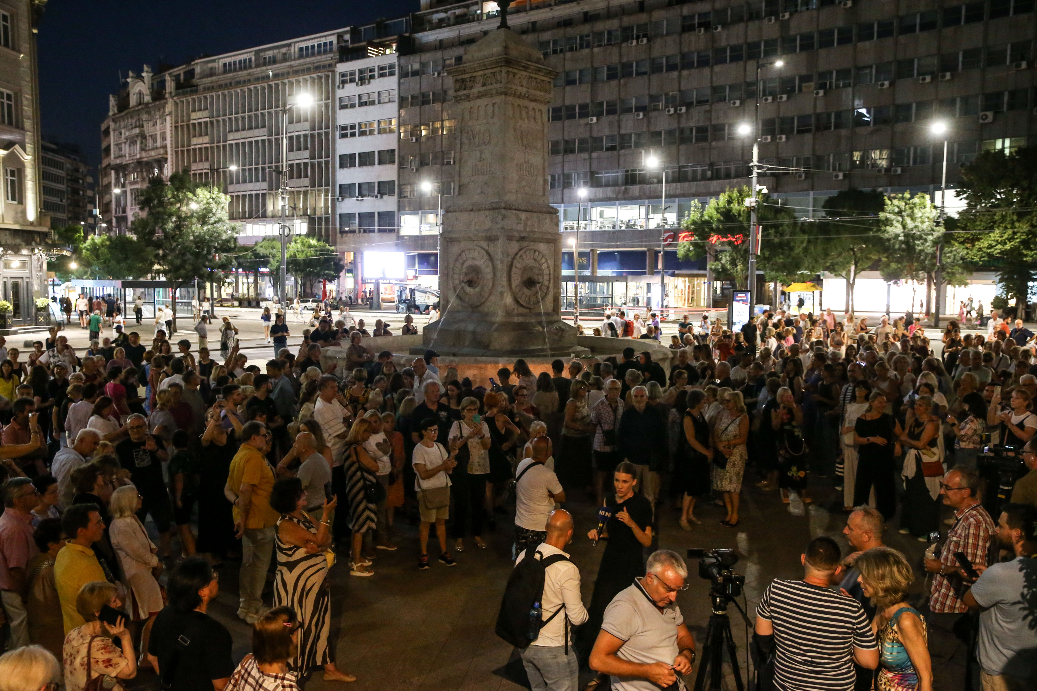 Citizens of Belgrade gathered at the Terazije fountain to light candles and lay flowers to honor Arsen and Matija Dedic and Gabi Novak.