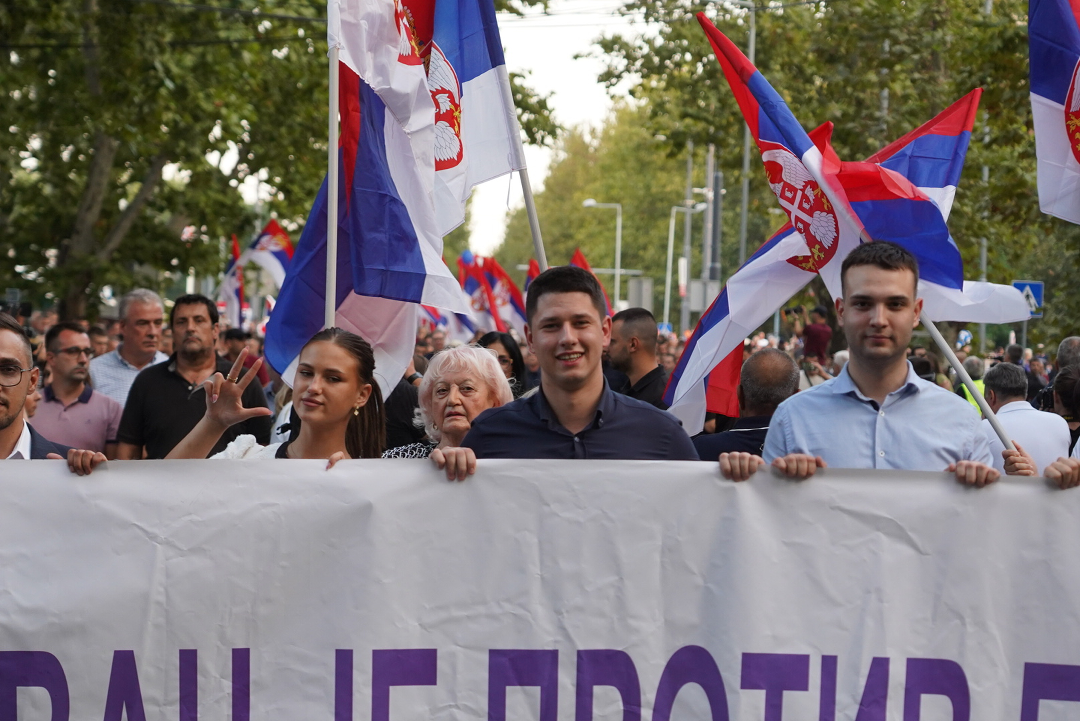 The Center for Democratic Stability in Belgrade organized the "Citizens against blockades" rally in Vozdovac, where citizens gathered on Save Maskovica Street near Lidl.