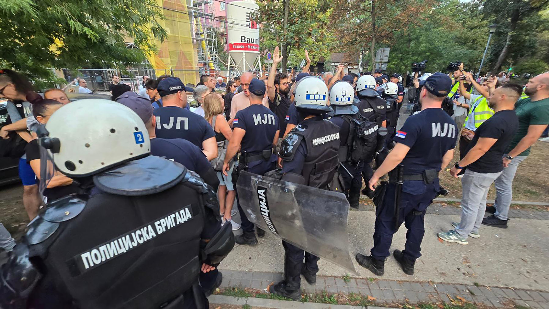 Mesto: Beograd
Datum: Sat Sep 13 19:21:41 CEST 2025
Dogadjaj: DRUŠTVO/POLITIKA - Policija je zaustavila protestnu šetnju članova zborova građana i studenata na Voždovcu
Fotoreporter: Marko Dragoslavić
Izvor: FoNet