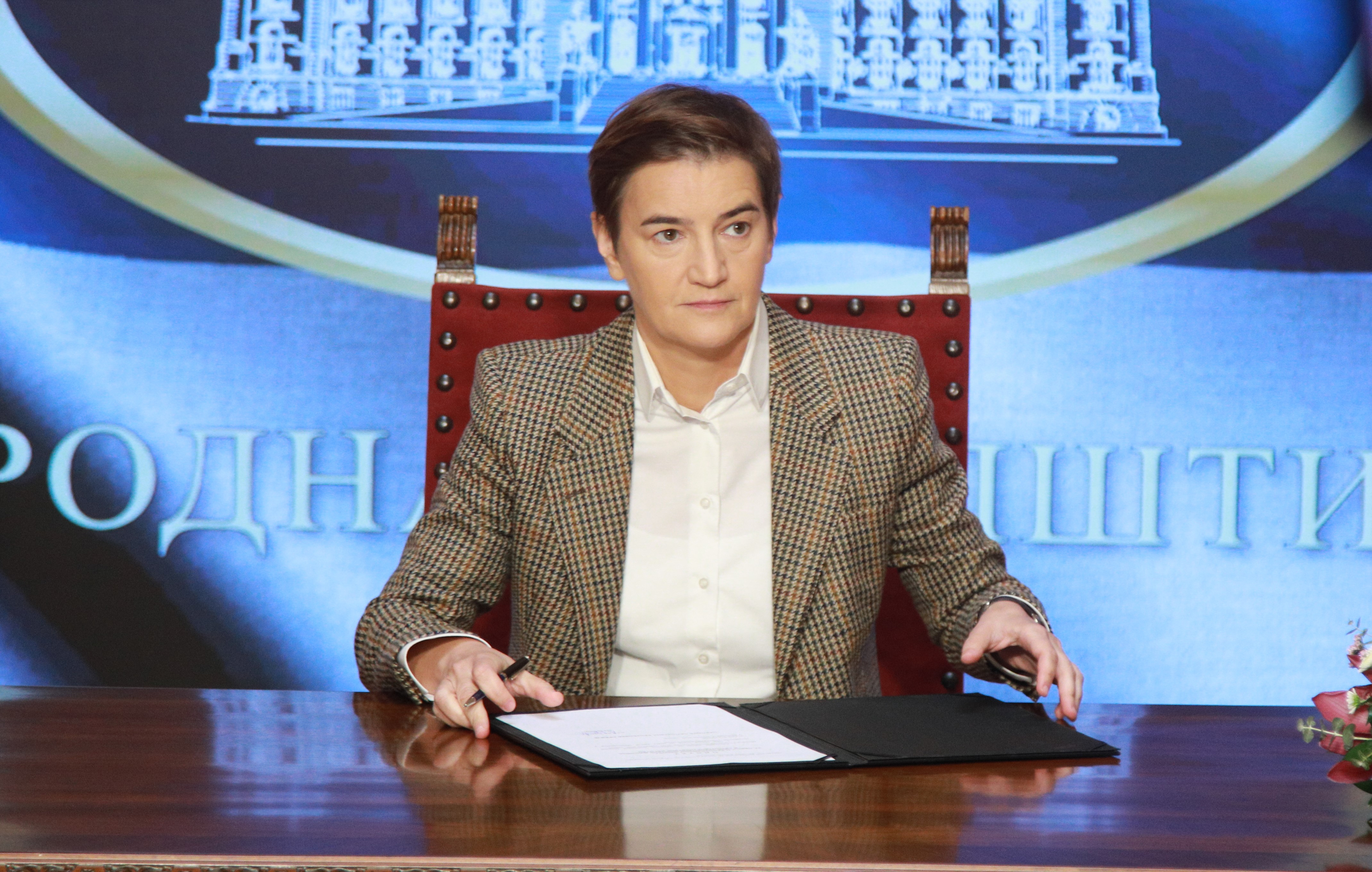 The Speaker of the National Assembly of the Republic of Serbia, Ana Brnabic, signed the Decision on the Call for Elections for Councilors of the Municipal Assemblies of Mionica and Negotin in the central hall.