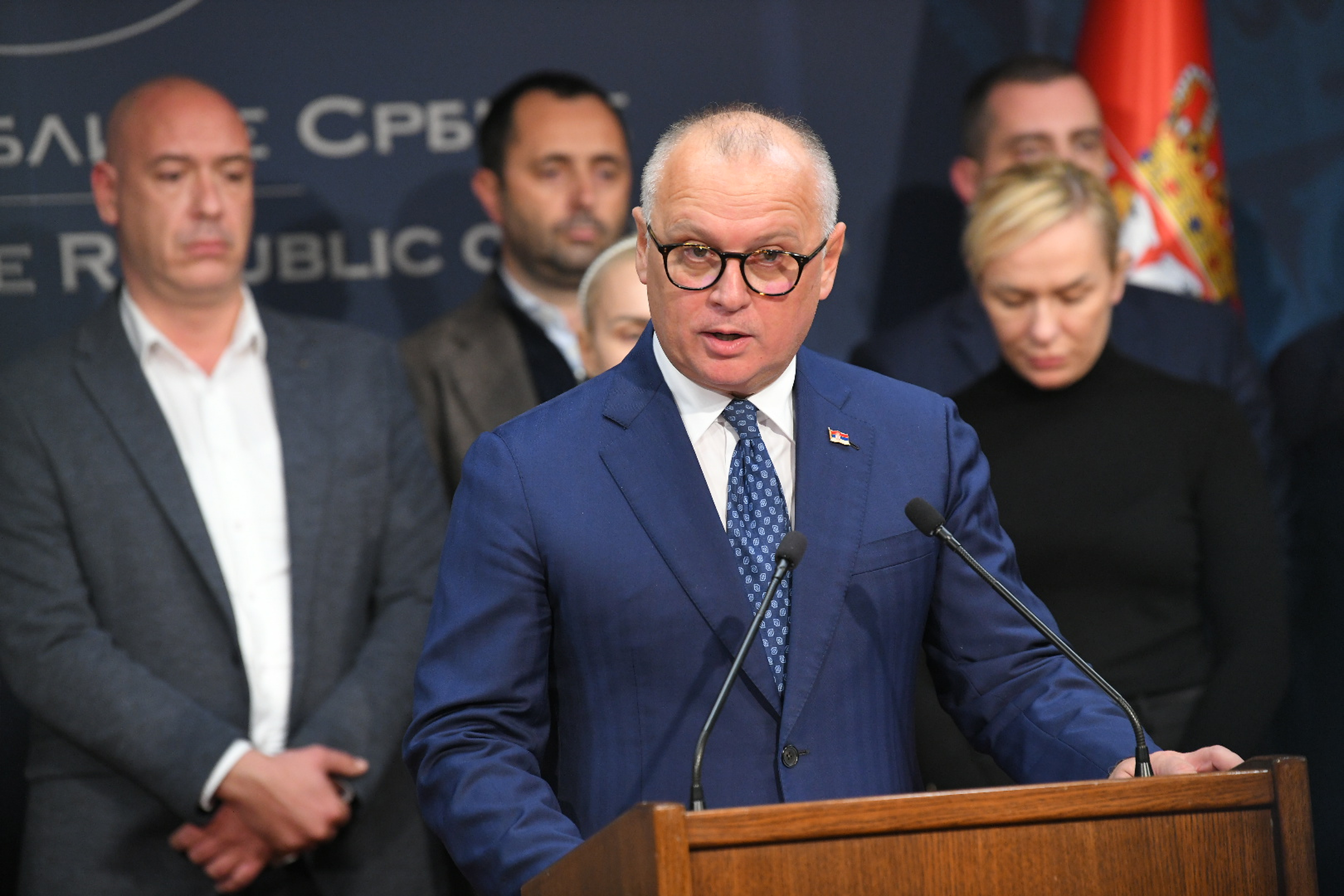 The Minister of Construction, Transport and Infrastructure, Goran Vesic, held an extraordinary media conference in the Press Room of the Government of Serbia, where he announced his resignation.