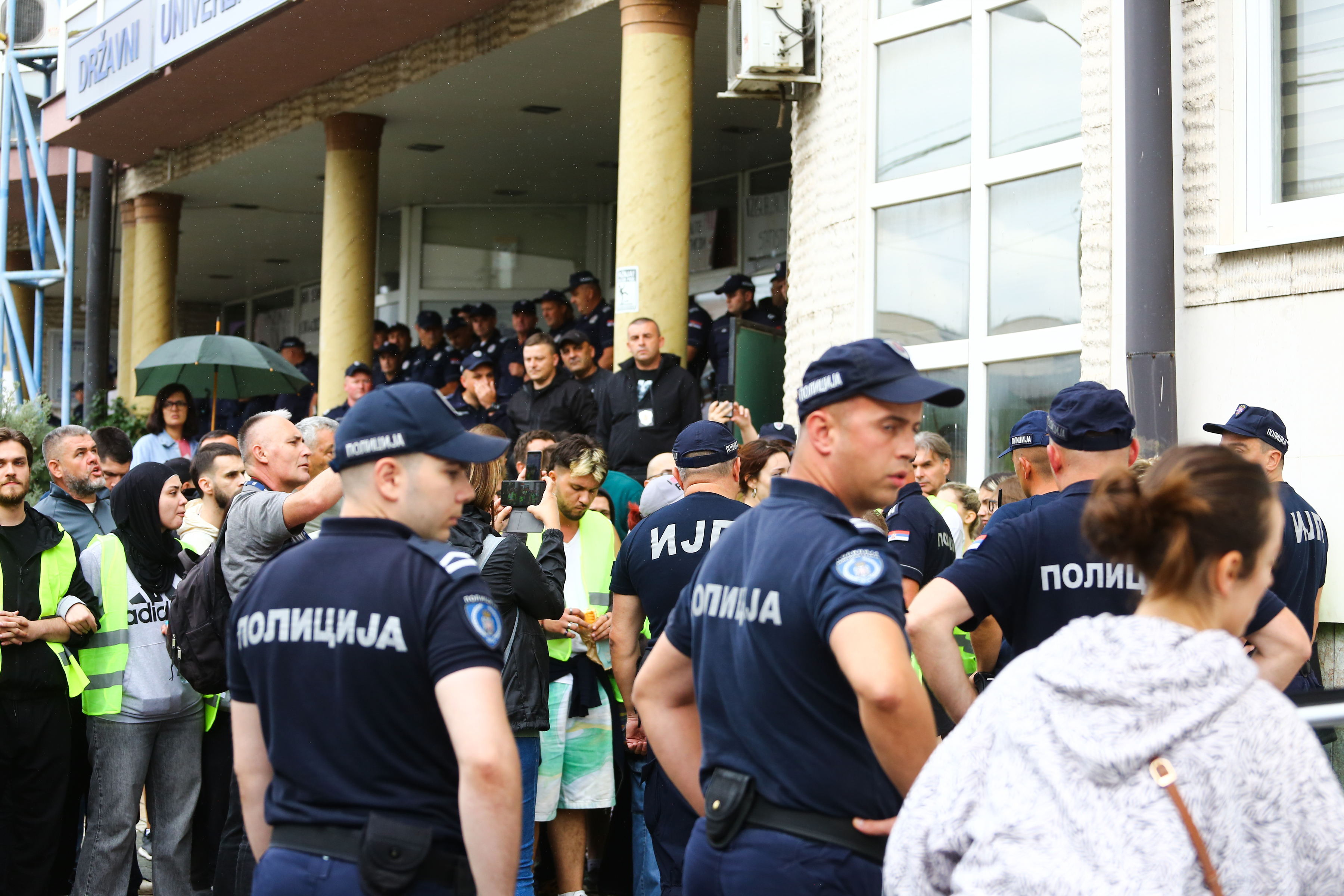 The administration of the State University of Novi Pazar, along with unidentified persons, broke into the DUNP building, and all students who were inside the university building were thrown out, and the police are not allowing them to return to the buildi