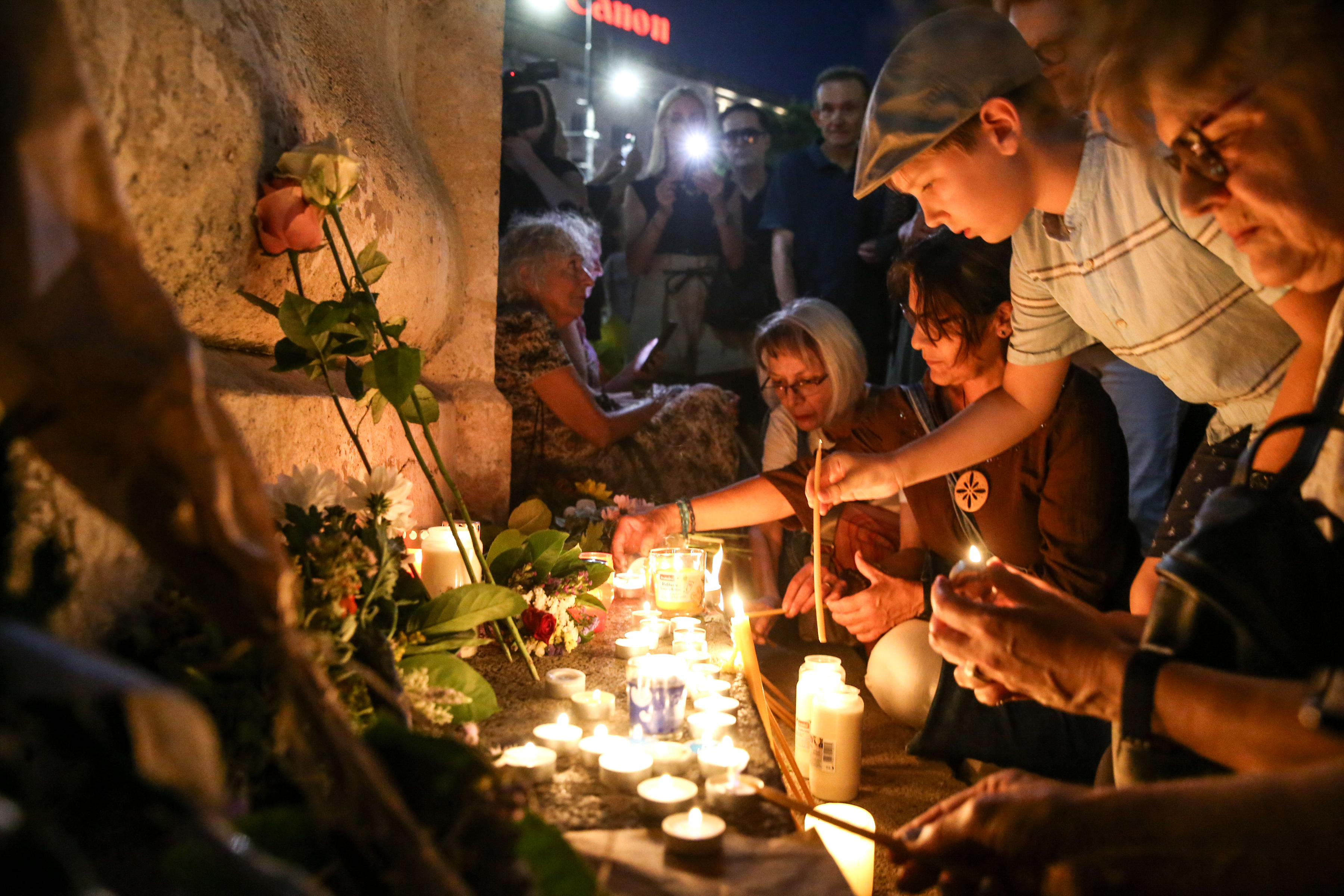Citizens of Belgrade gathered at the Terazije fountain to light candles and lay flowers to honor Arsen and Matija Dedic and Gabi Novak.
