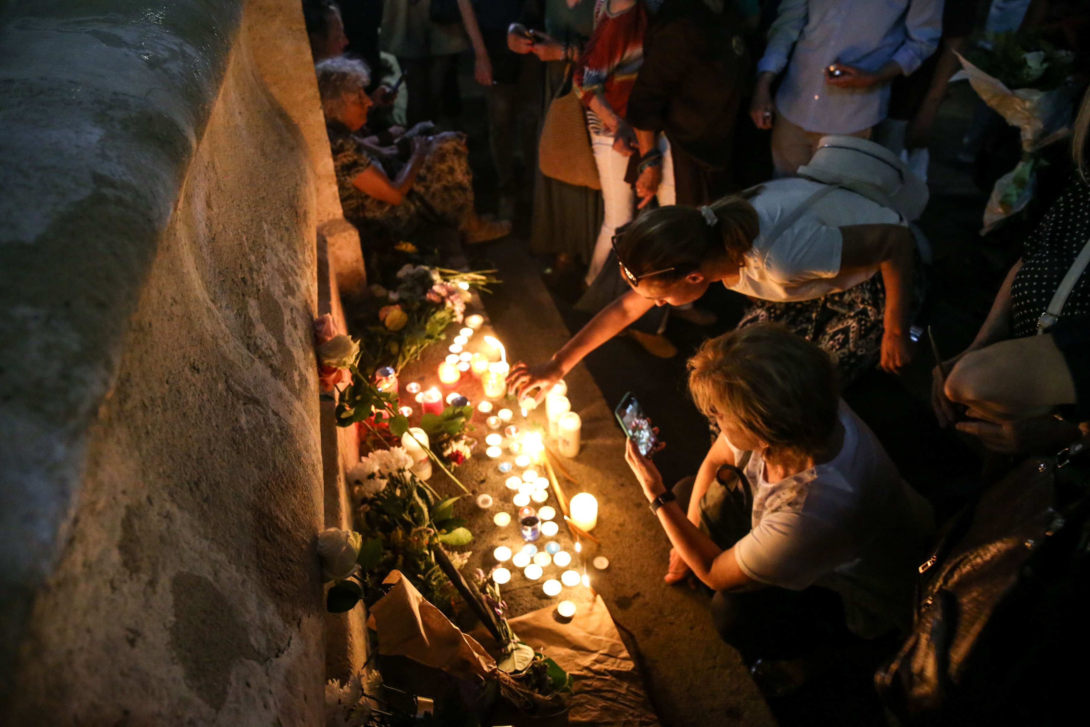 Citizens of Belgrade gathered at the Terazije fountain to light candles and lay flowers to honor Arsen and Matija Dedic and Gabi Novak.