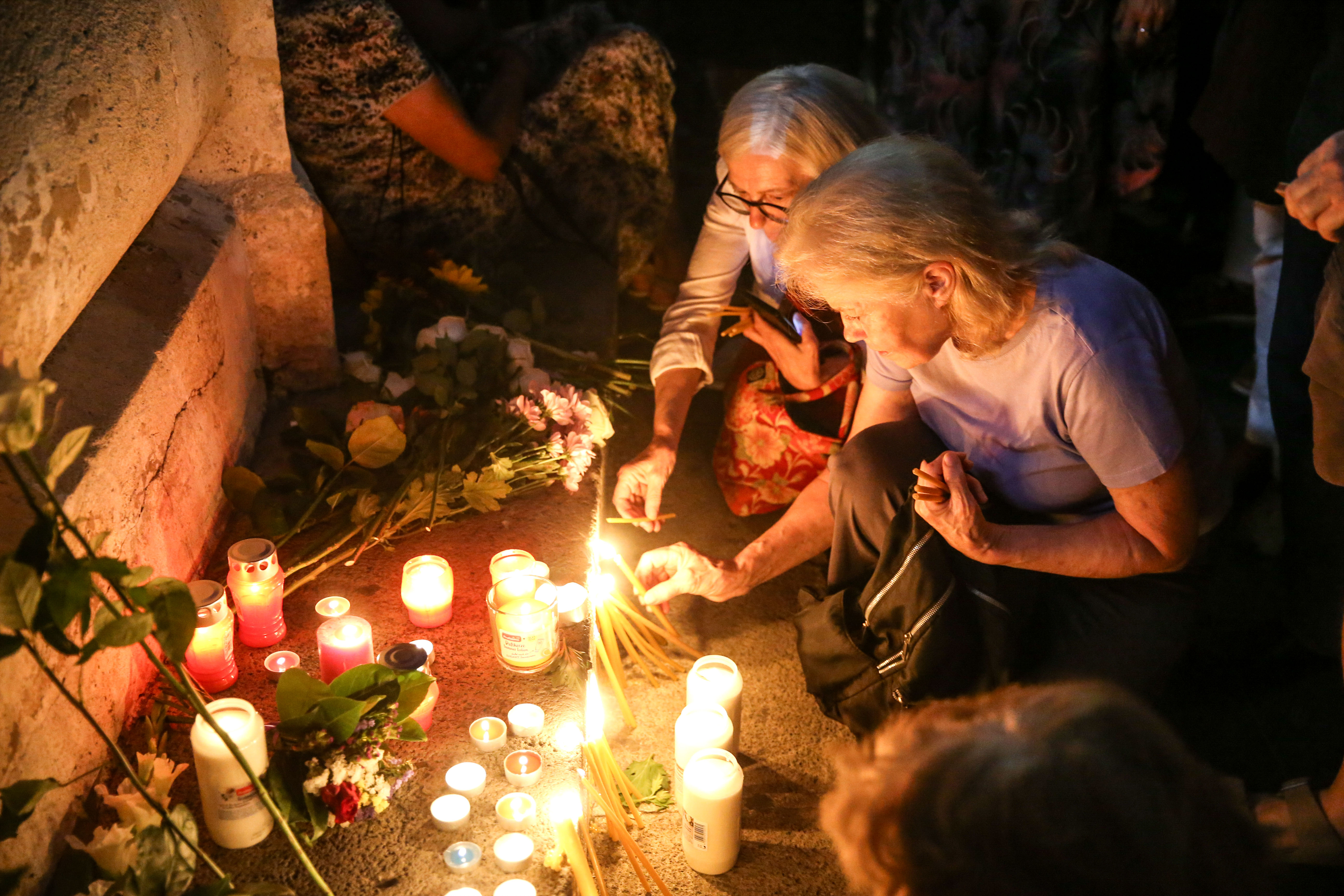 Citizens of Belgrade gathered at the Terazije fountain to light candles and lay flowers to honor Arsen and Matija Dedic and Gabi Novak.