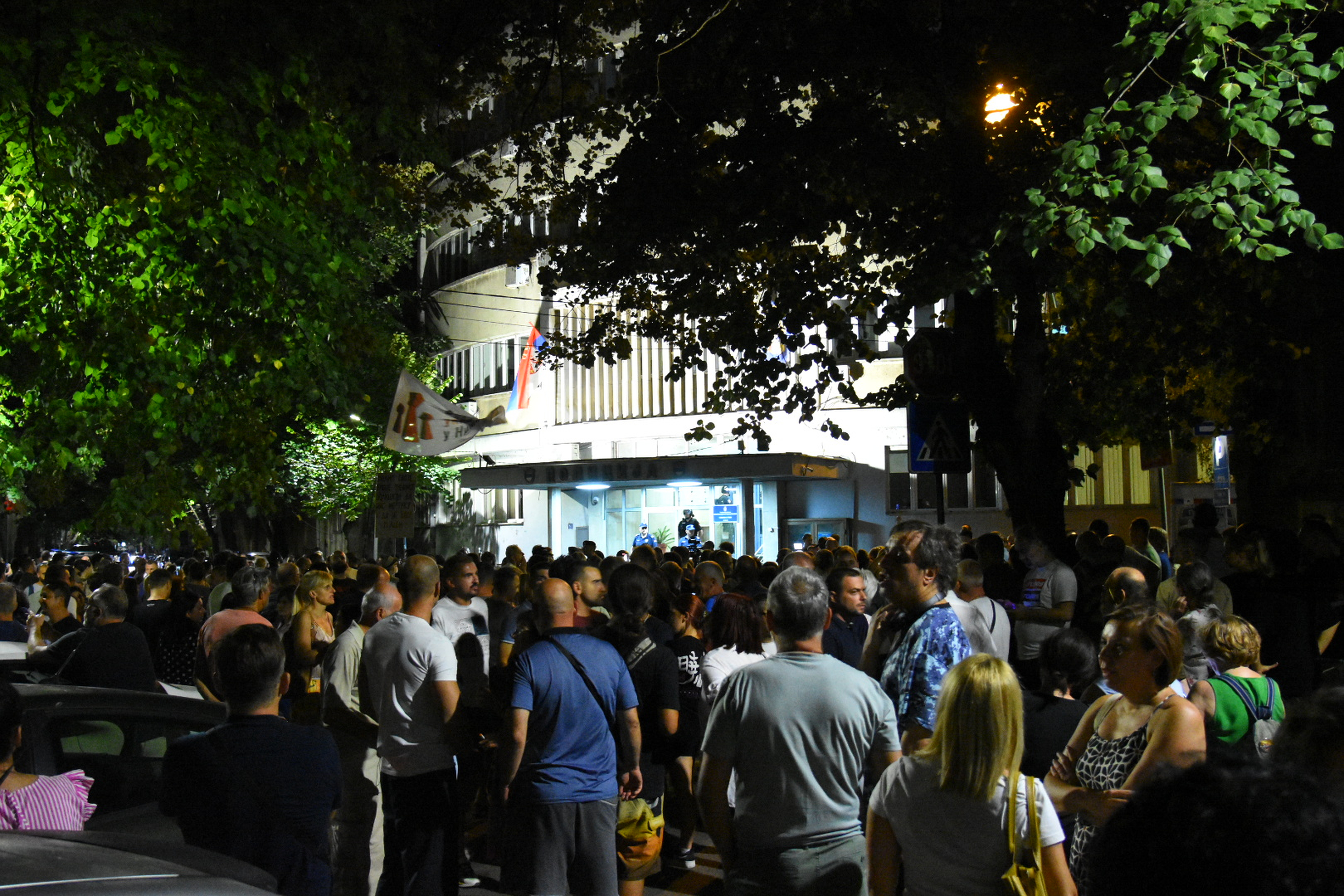 In front of the Police Department on Nade Tomic Street, an action was held "It's easy to hawk a stick" to which students in the blockade called.