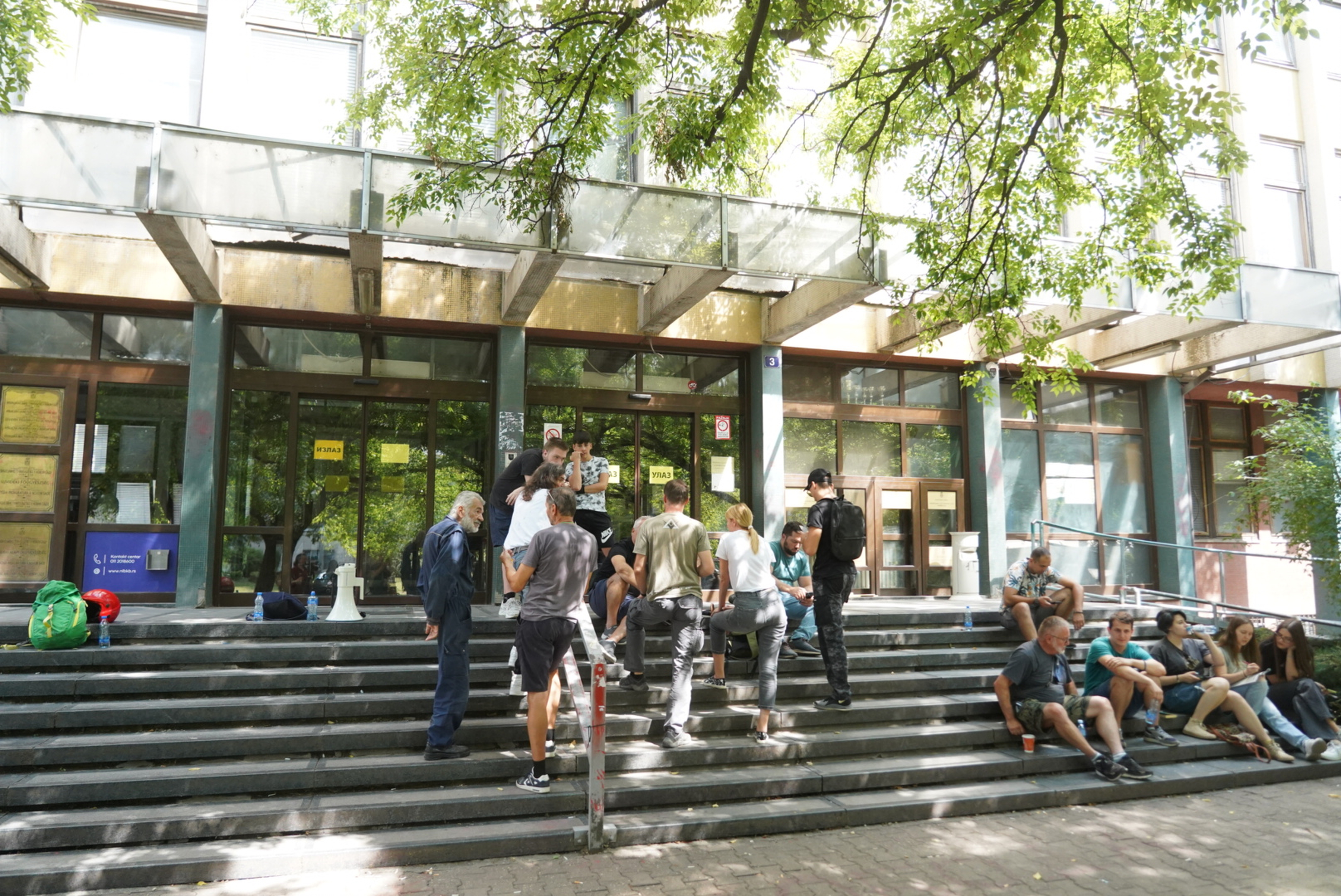 Students in the blockade of Novi Sad faculties organized a rally called "Red Card" in front of the Basic Court building in Novi Sad, and according to them, rallies will be organized every day, until all political prisoners are released.