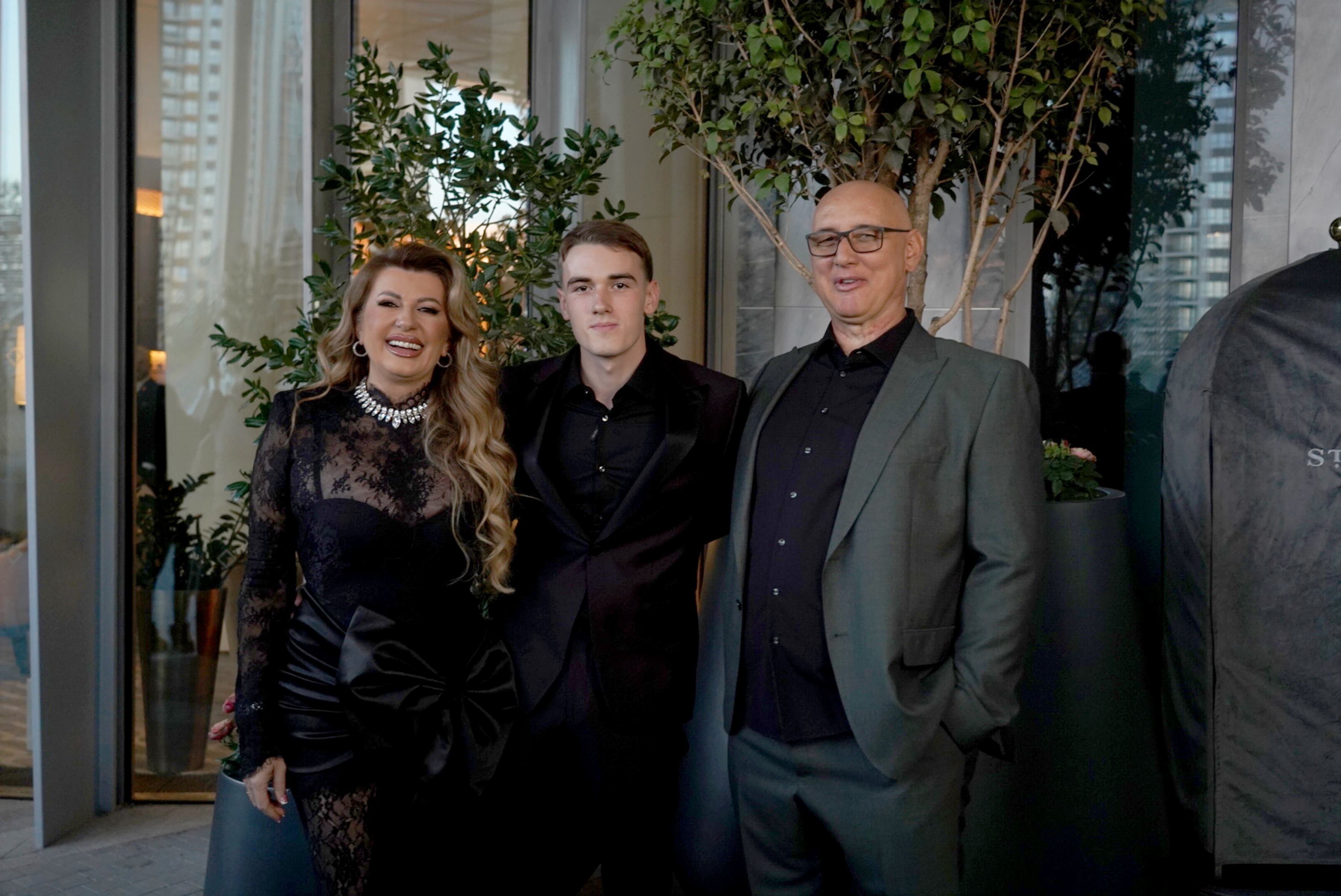 Violeta Viki Miljkovic and her husband Dragan Taskovic Taske organized a celebration of the coming of age of their son Andrej at the St Regis Hotel.Violeta Viki Miljkovic i njen suprug Dragan Taskovic Taske organizovali su proslavu punoletstva sinu Andr