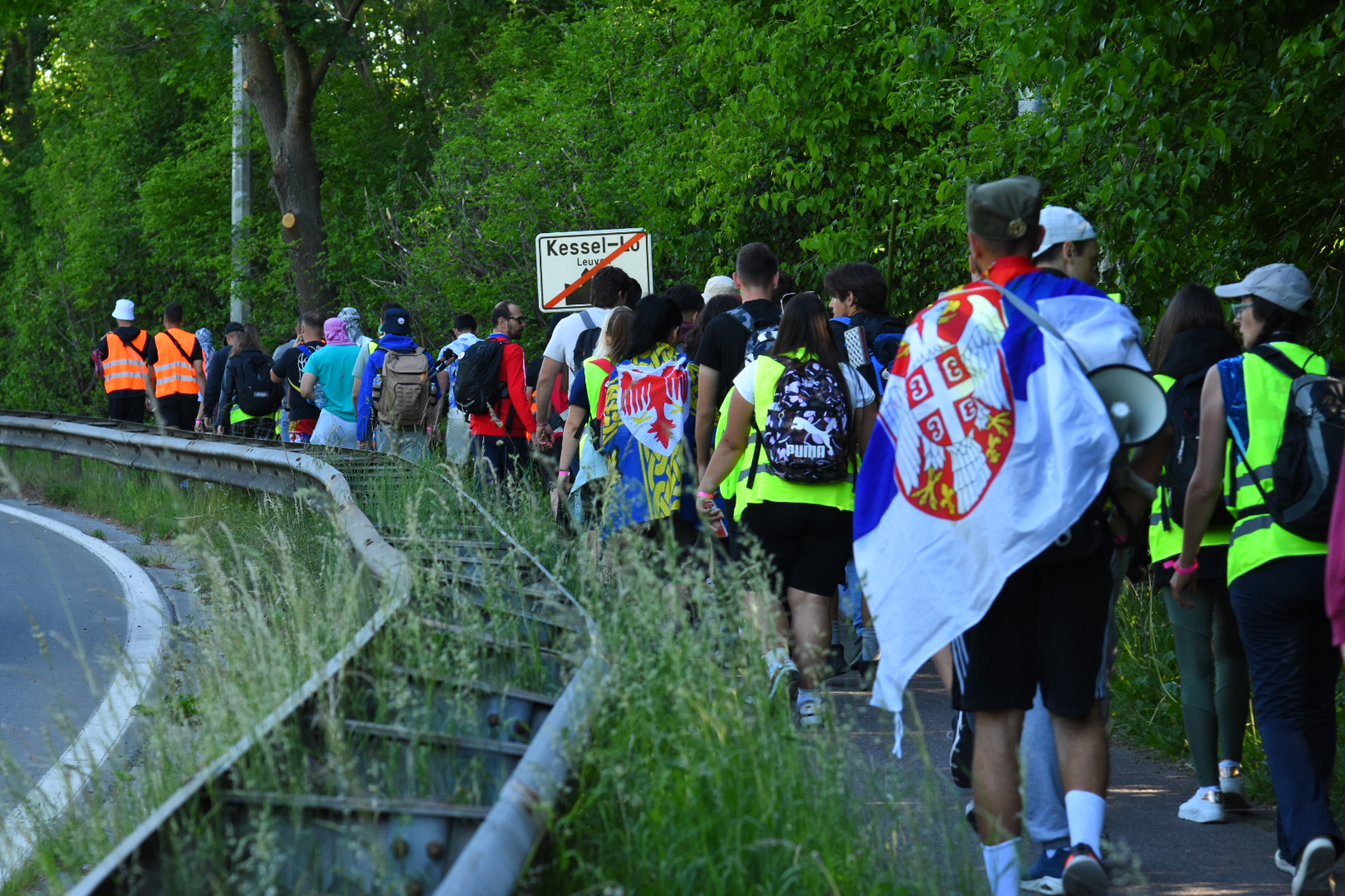 Students and citizens from the diaspora, as well as students who arrived from Serbia, are participating in the 136-kilometer walk from Aachen to Brussels.