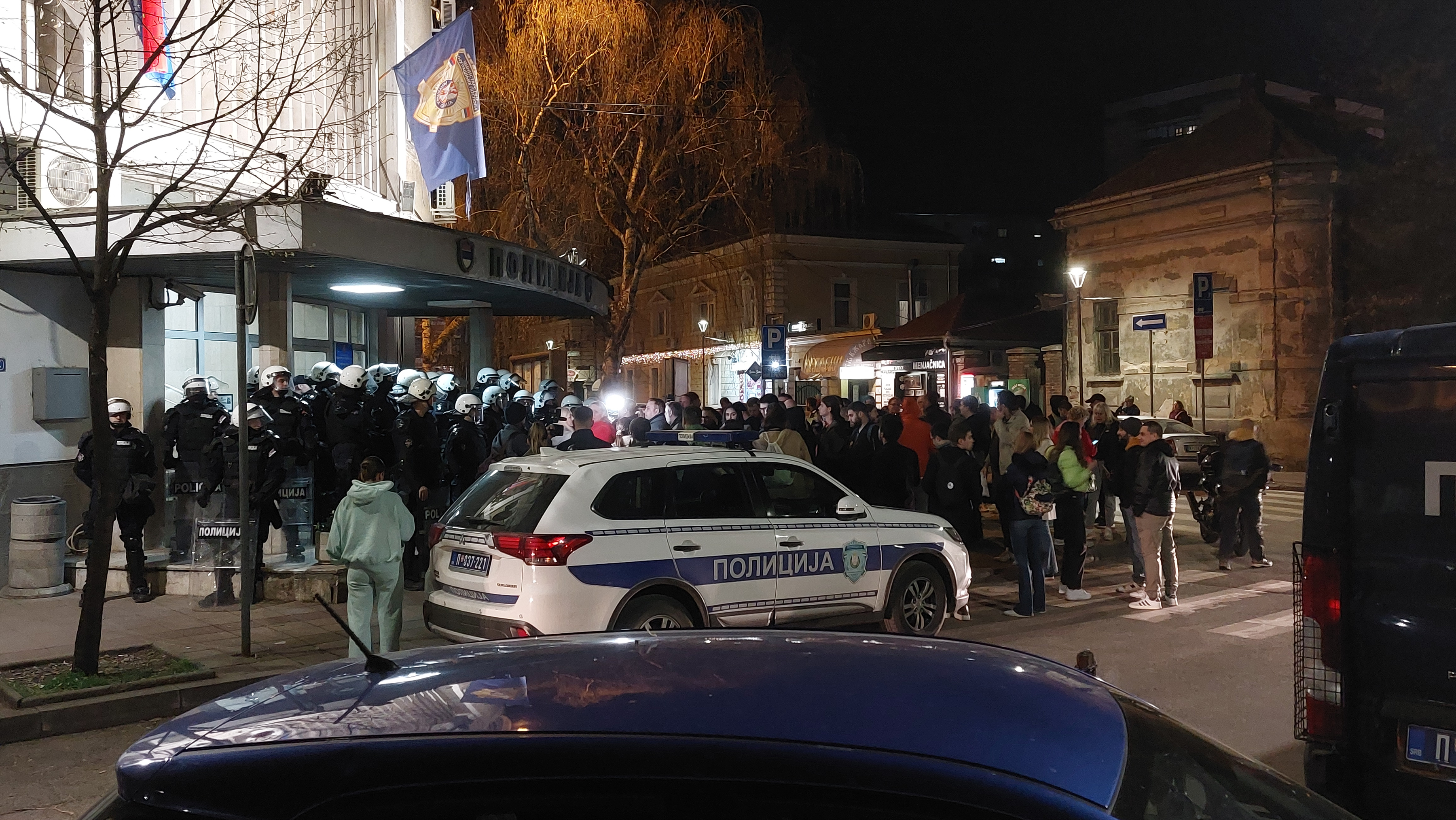 Student Mateja Nikolic was detained tonight after he posted a video on social media of the mayor of Niš being poured with water, a large number of citizens are in front of the police station in Niš, and the police do not allow the lawyers of the detained 