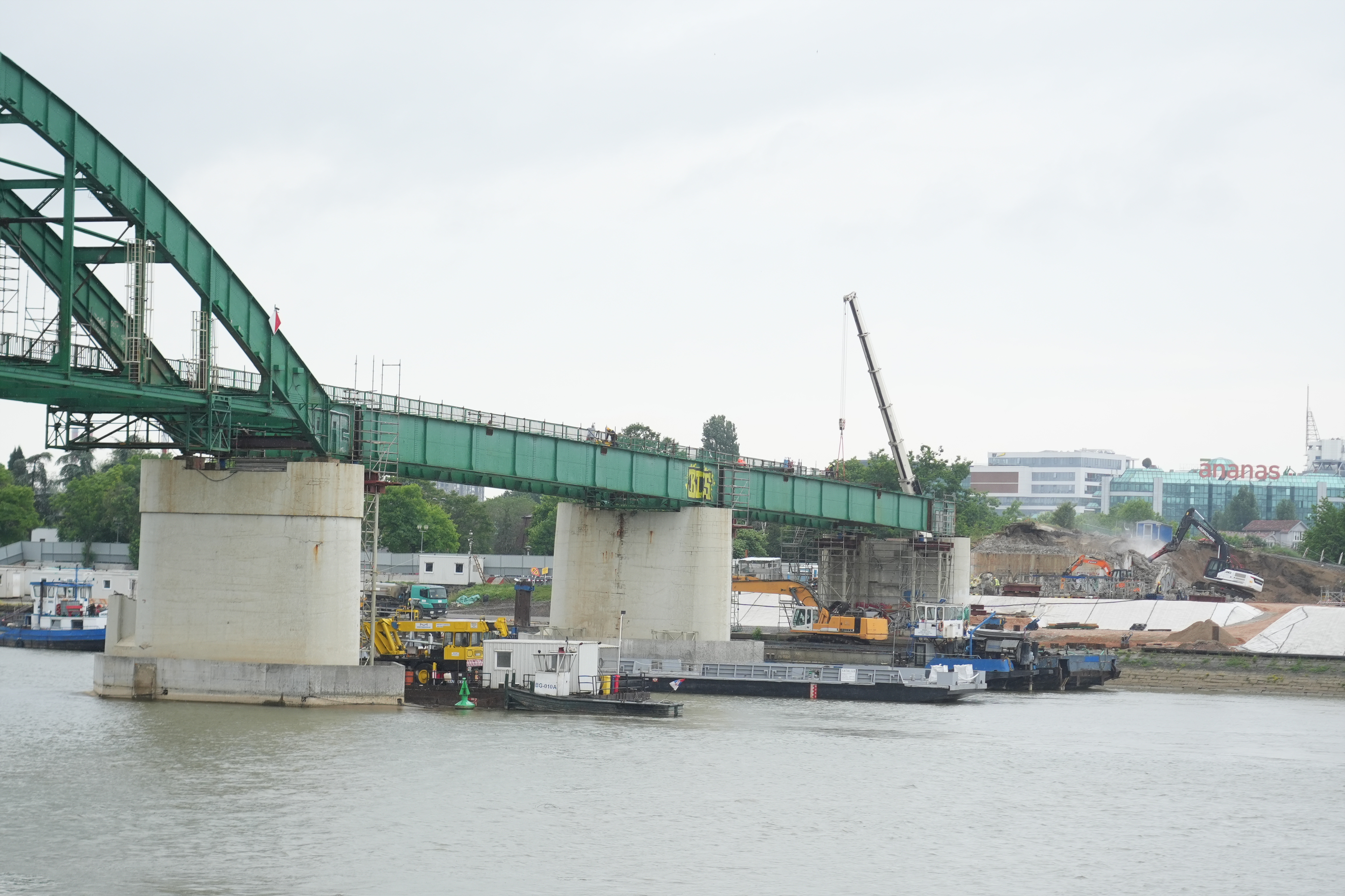 The old sava bridge is being intensively dismantled, there is also the hungarian ship Clark Adam on which the bridge dismantling crane is located.