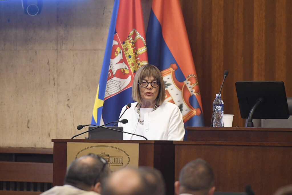 Novi Sad, 25.06.2025. - Predsednica Vlade Vojvodine Maja Gojkovic govori na pocetku redovne 10. sednice Skupstine Vojvodine, danas u Velikoj sali Skupstine Vojvodine. (BETAPHOTO/DRAGAN GOJIC)