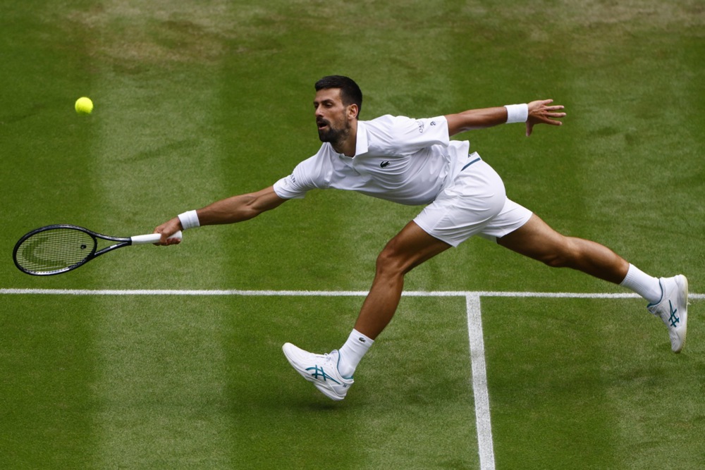 epa12212697 Novak Djokovic of Serbia in action during the Men's 2nd round match against Daniel Evans of Britain at the Wimbledon Championships, Wimbledon, Britain, 03 July 2025.  EPA/TOLGA AKMEN   EDITORIAL USE ONLY