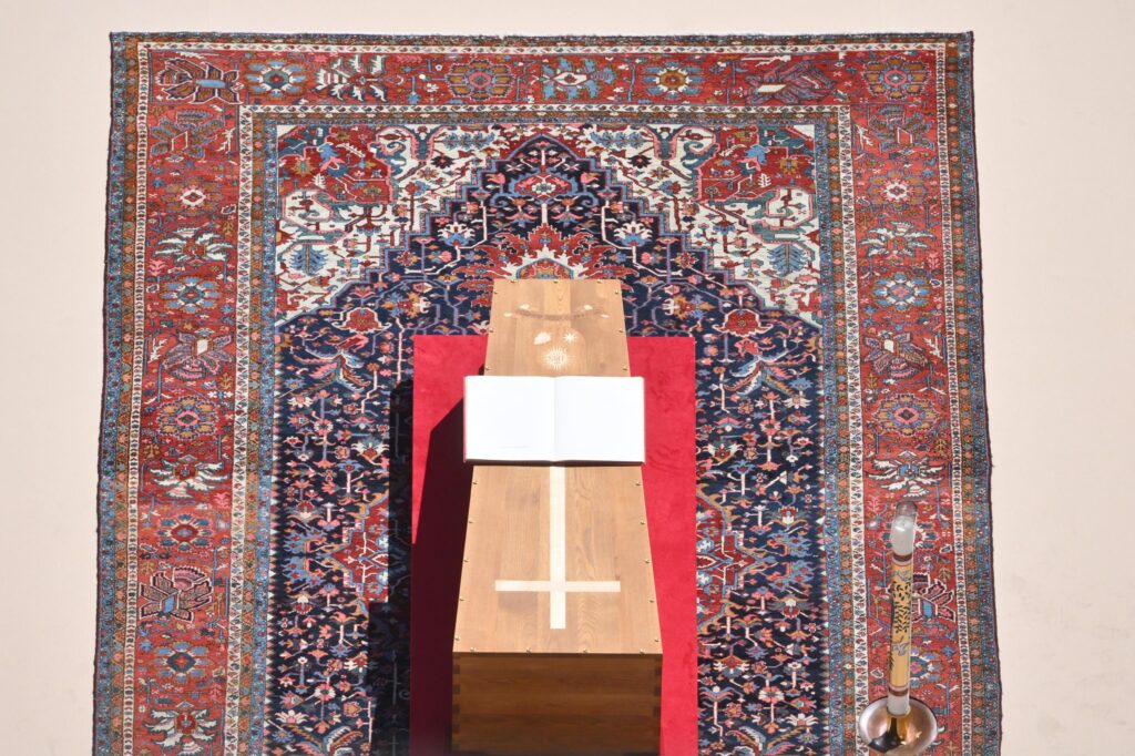 epa12055945 The coffin of Pope Francis during the funeral Mass of Pope Francis in Saint Peter's Square in Vatican City, 26 April 2025. Pope Francis passed away on Easter Monday, 21 April 2025, at the age of 88.  EPA-EFE/ALESSANDRO DI MEO