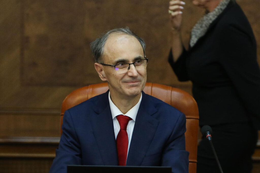 Mesto: Beograd
Datum: Thu Apr 17 13:34:06 CEST 2025
Dogadjaj: POLITIKA - Prva sednica novog saziva Vlade Srbije  
Fotoreporter: Milica Vučković
Ličnosti: Đuro Macut
Izvor: FoNet