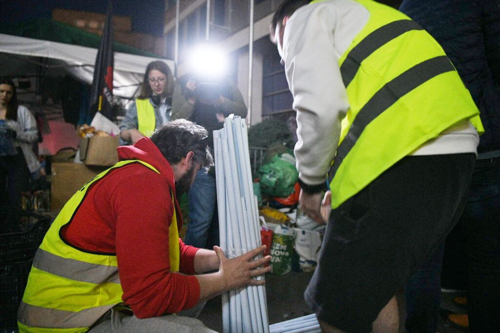 Beograd, 28.04.2025. Takovska, Radio televizija Beograd, Završena studentska blokada RTS-a, studenti pakuju stvari, kraj blokade Foto: Filip Krainčanić/Nova.rs